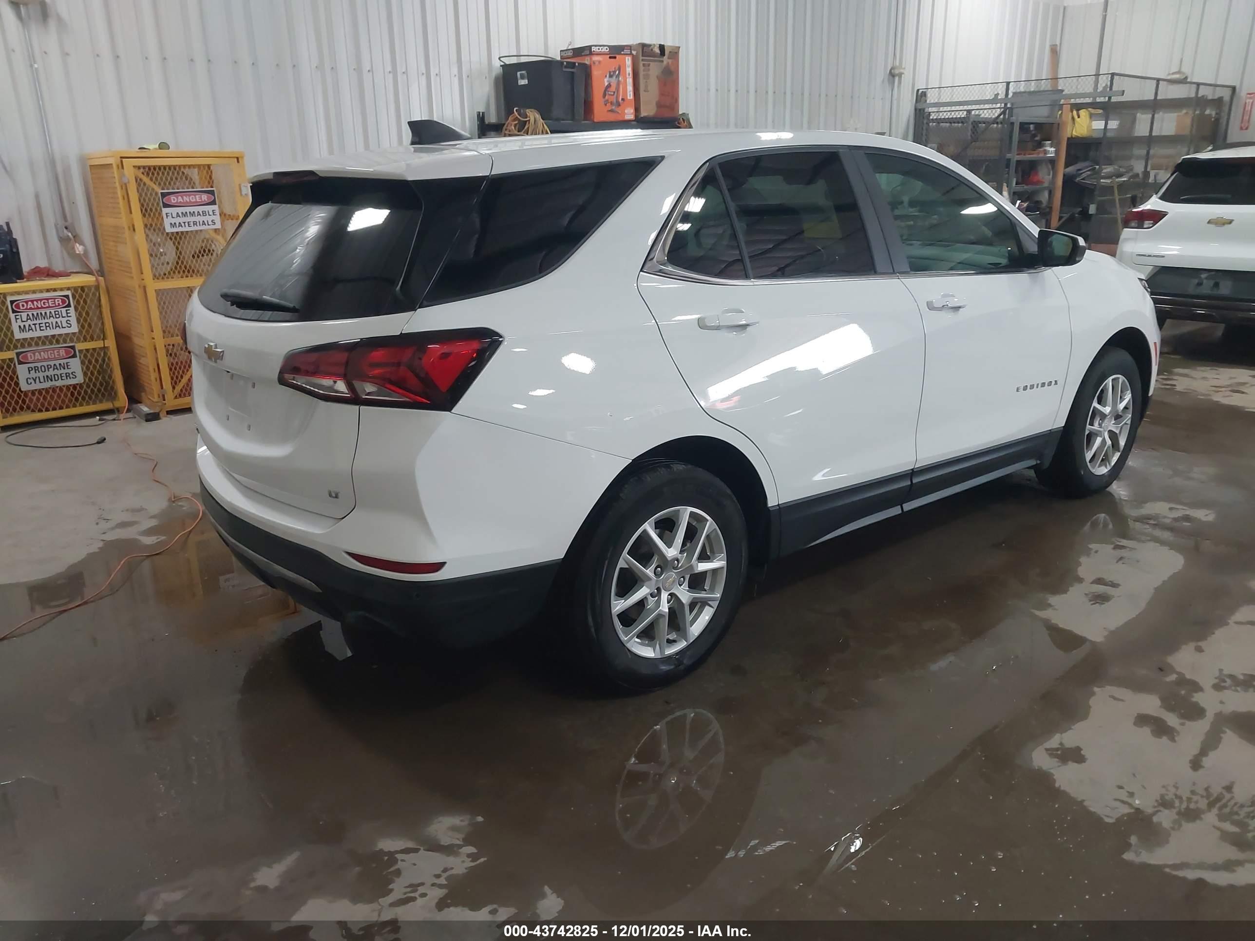 CHEVROLET EQUINOX image 4