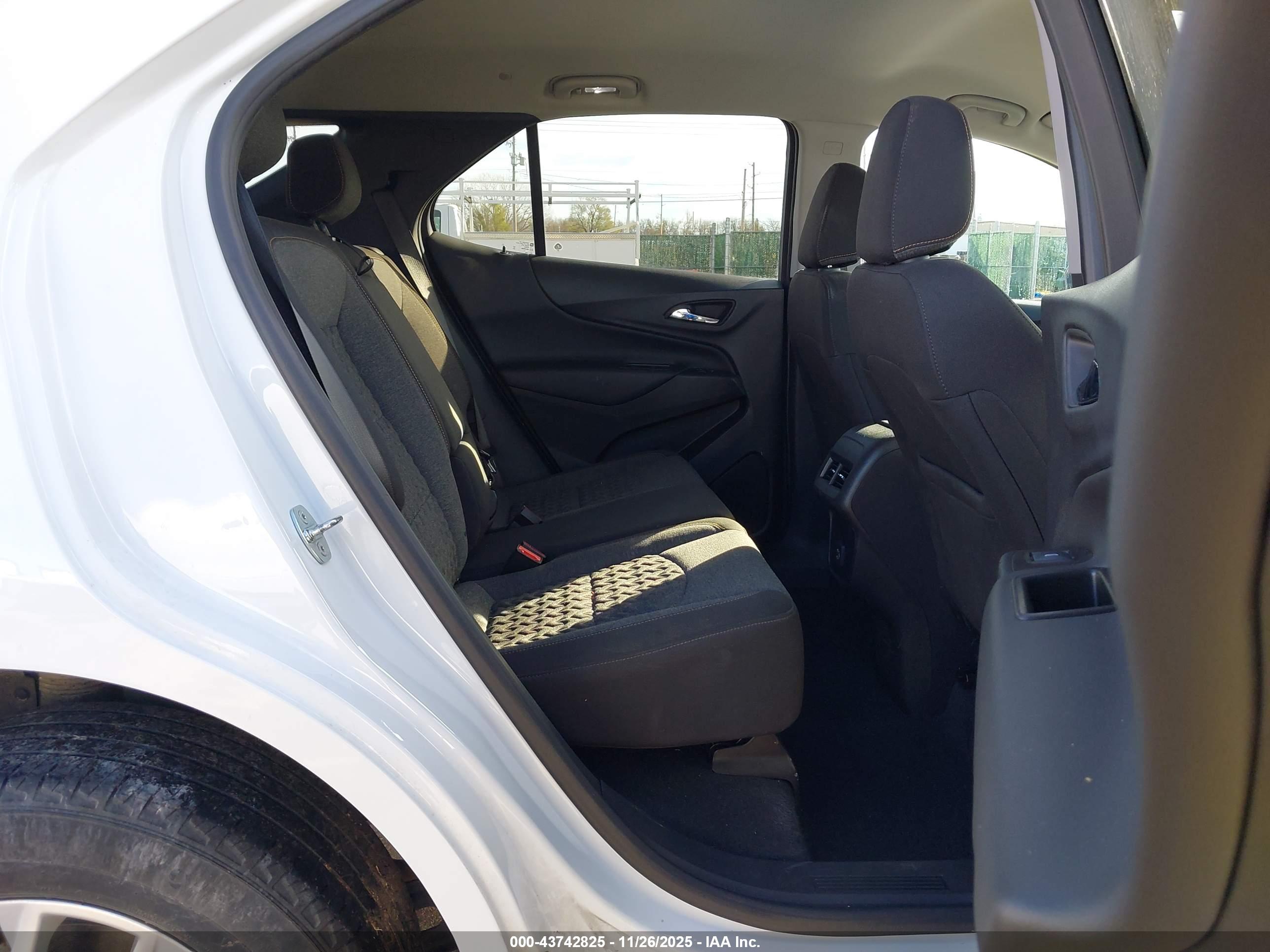 CHEVROLET EQUINOX image 8