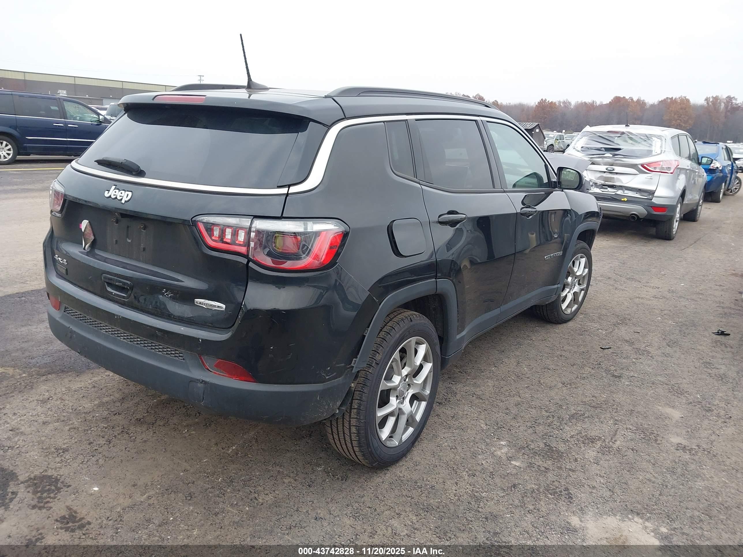 JEEP COMPASS image 4