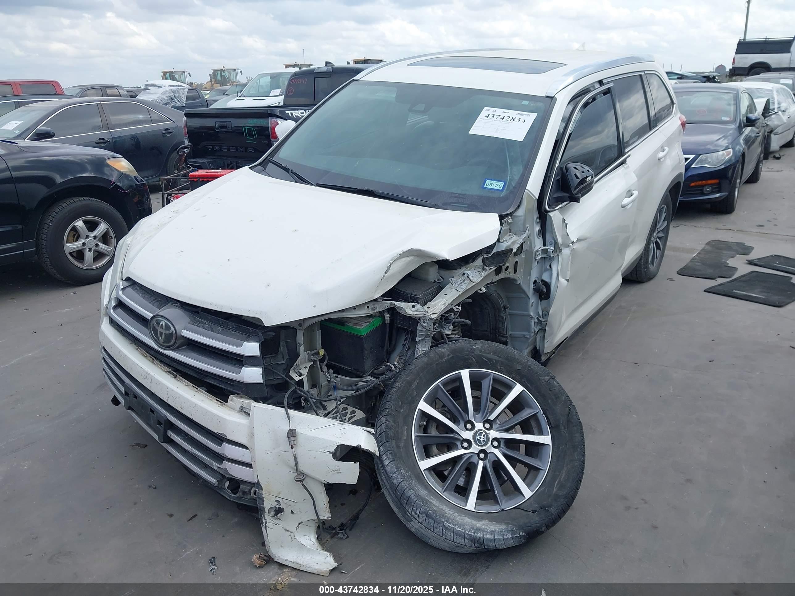 TOYOTA HIGHLANDER image 2