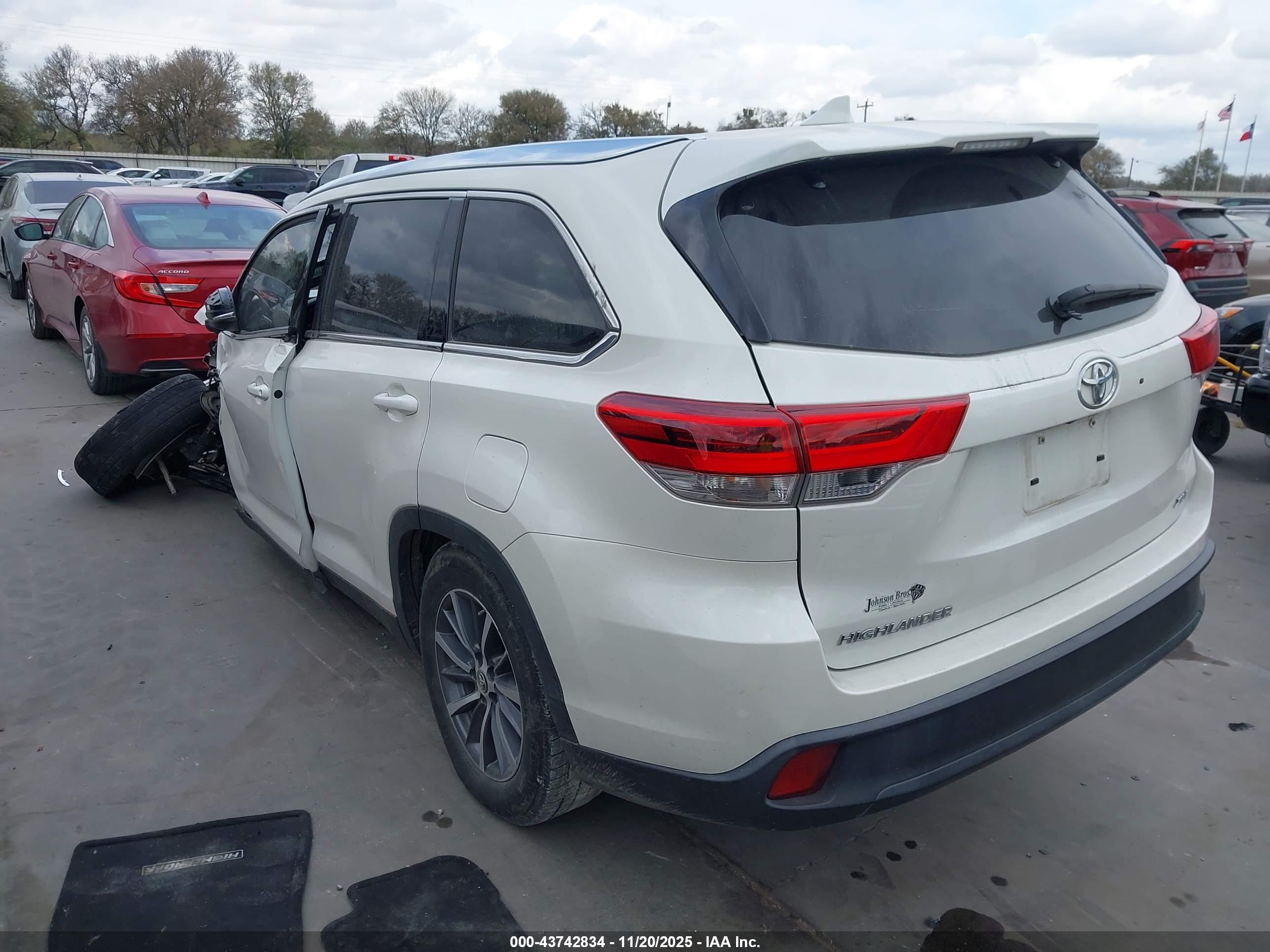 TOYOTA HIGHLANDER image 3
