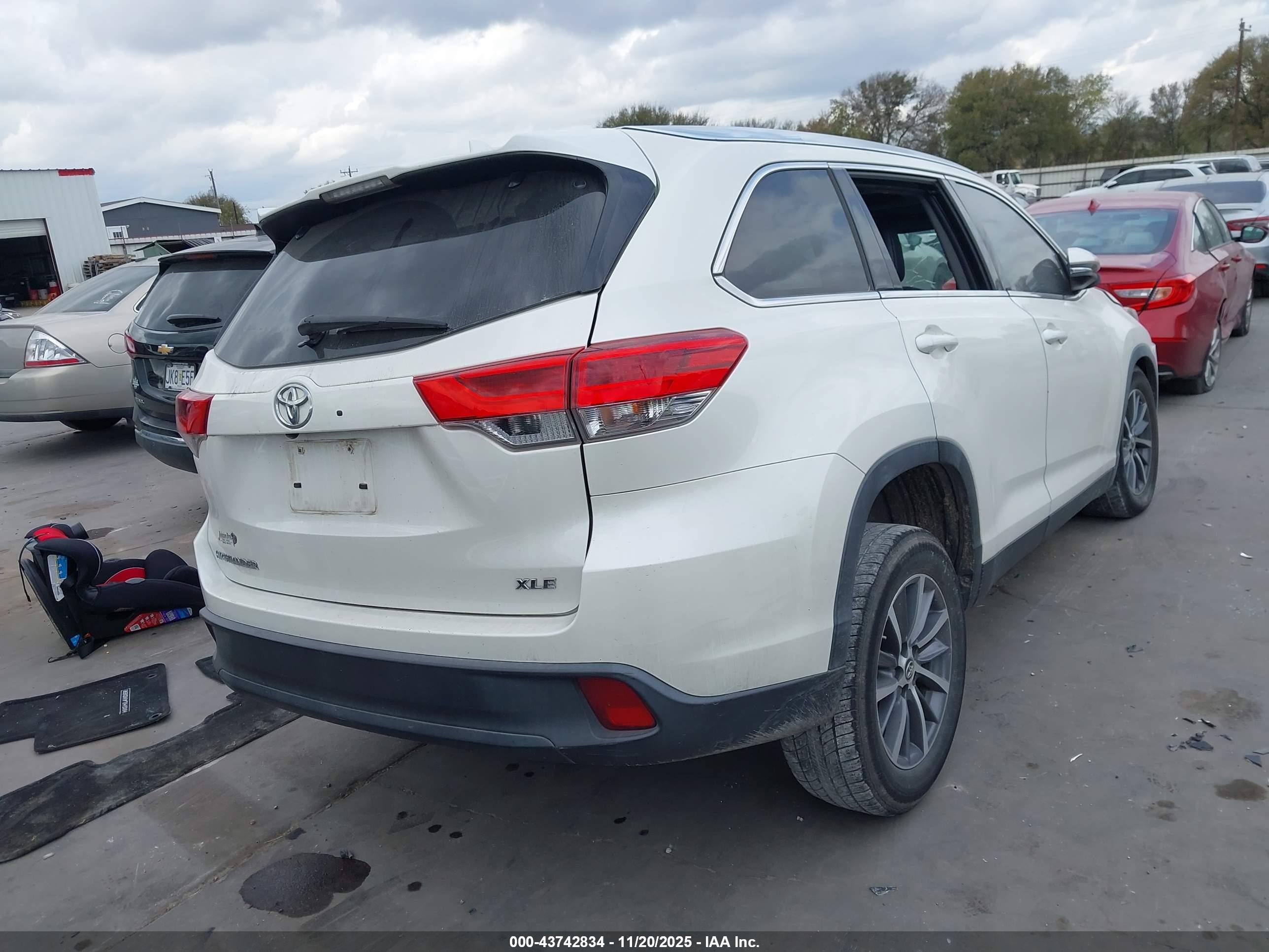 TOYOTA HIGHLANDER image 4