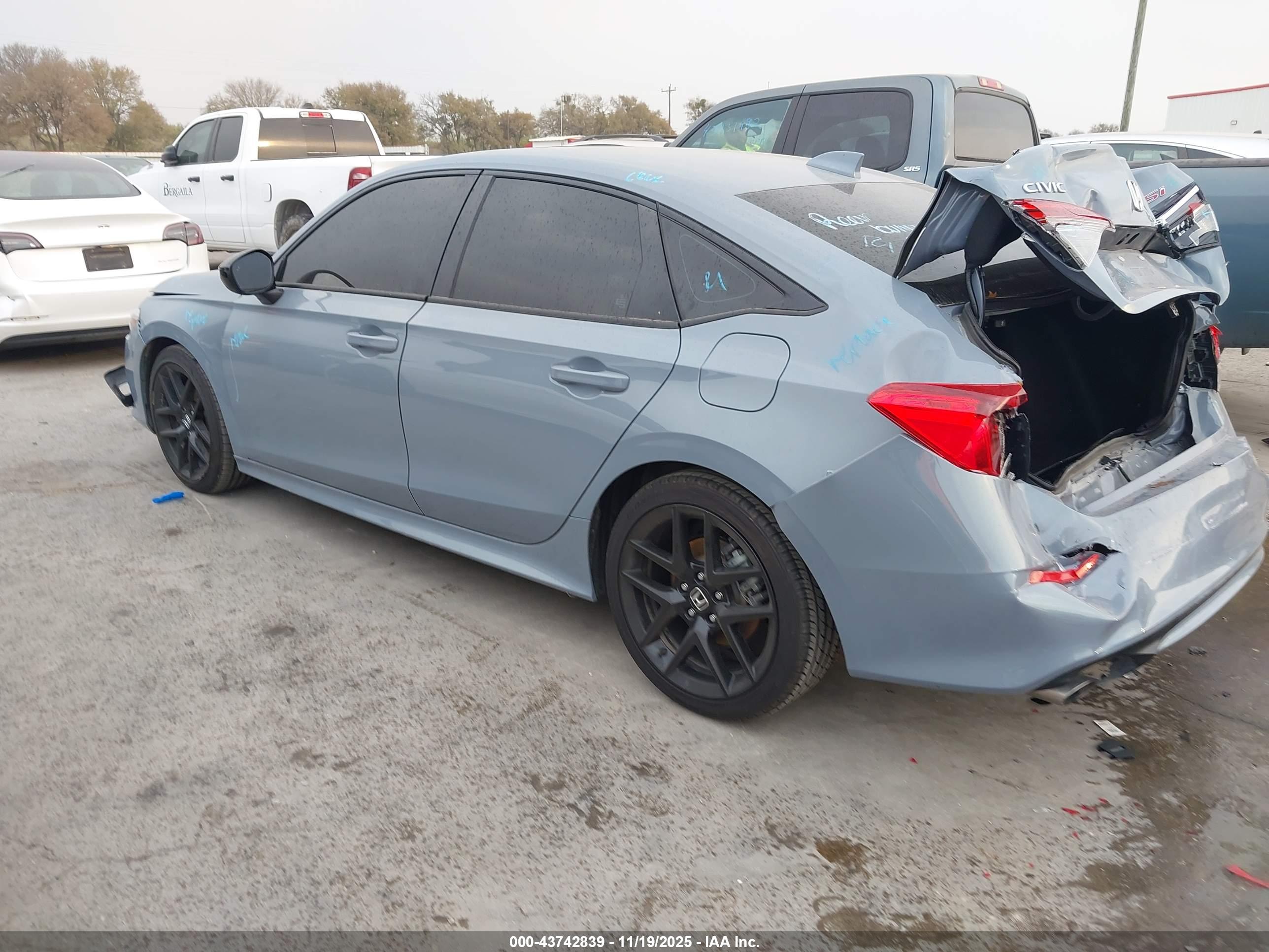 HONDA CIVIC image 3