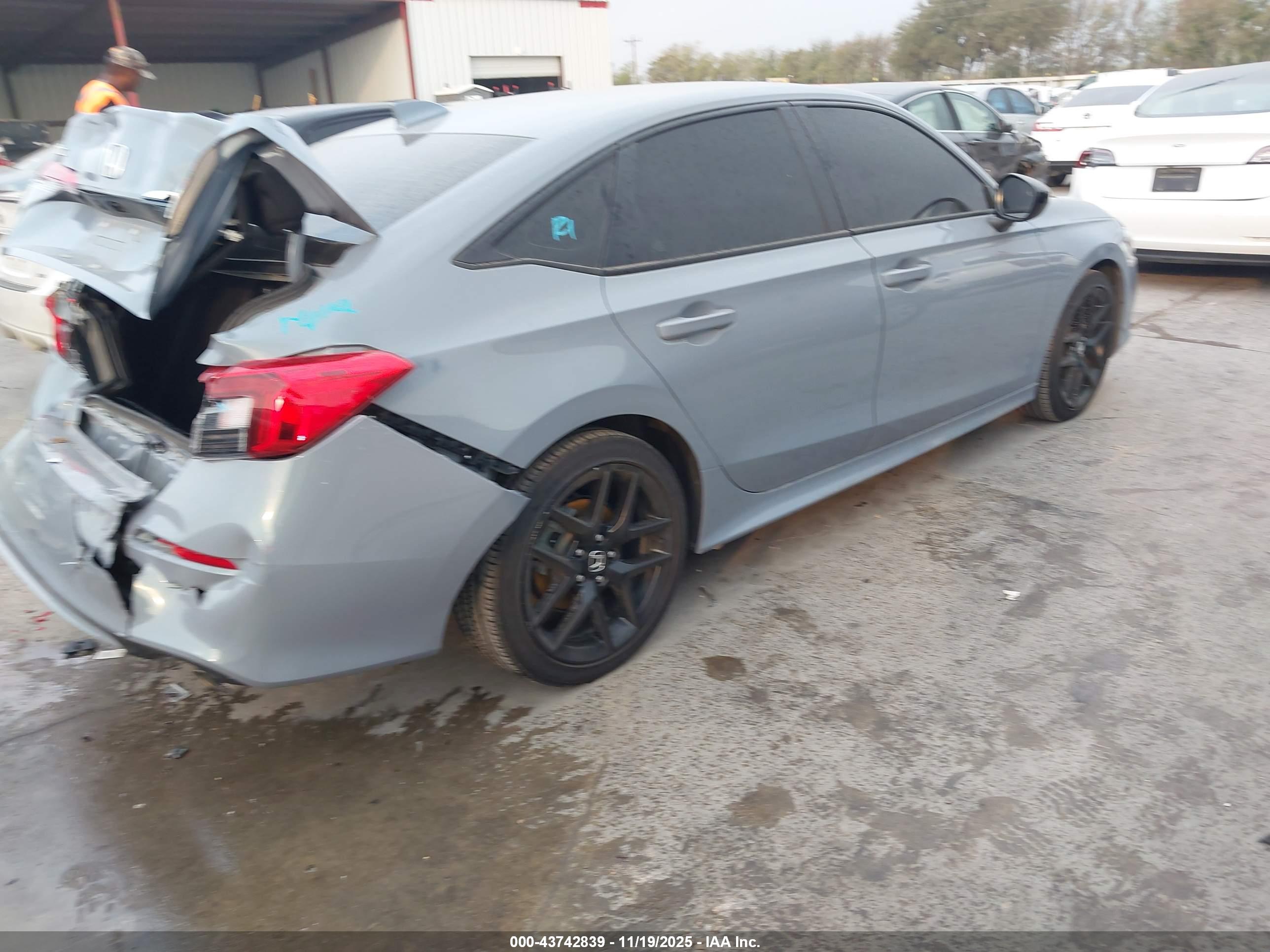 HONDA CIVIC image 4