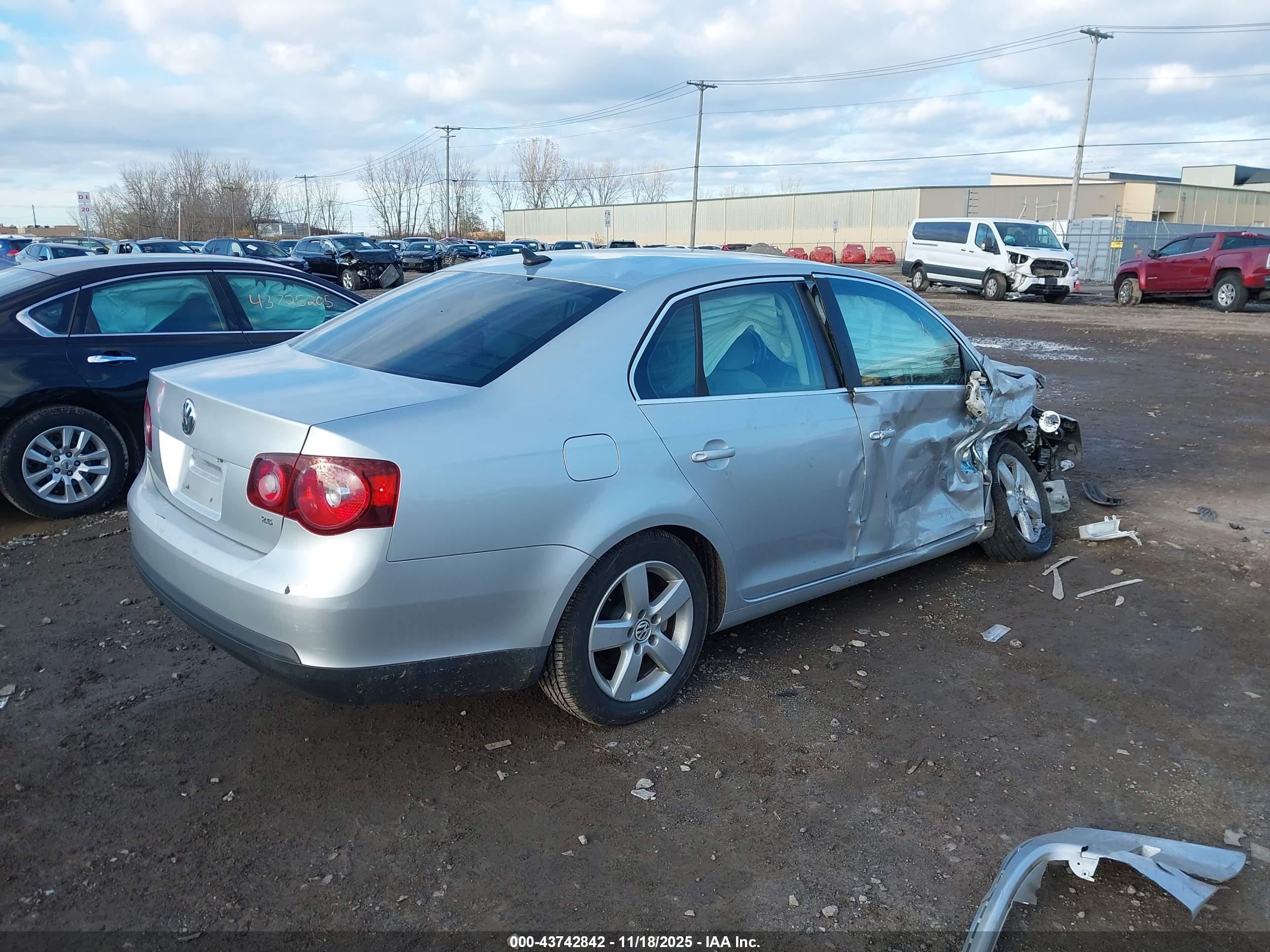 VOLKSWAGEN JETTA image 4