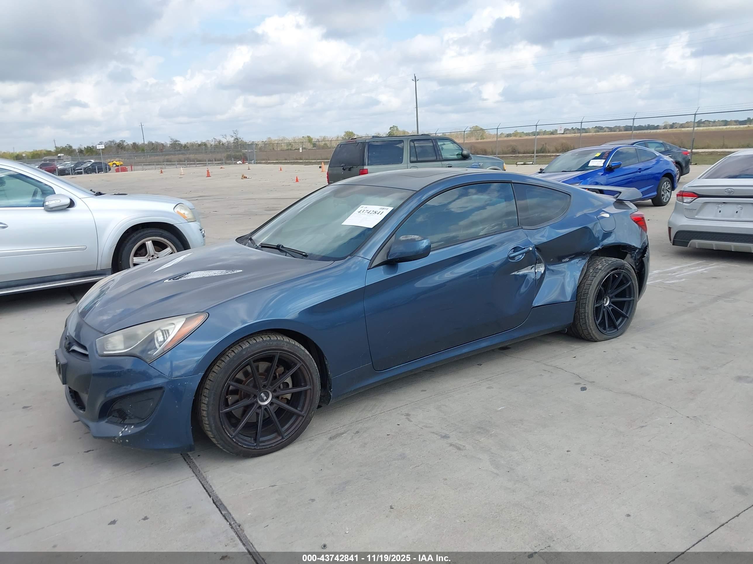 HYUNDAI GENESIS image 2