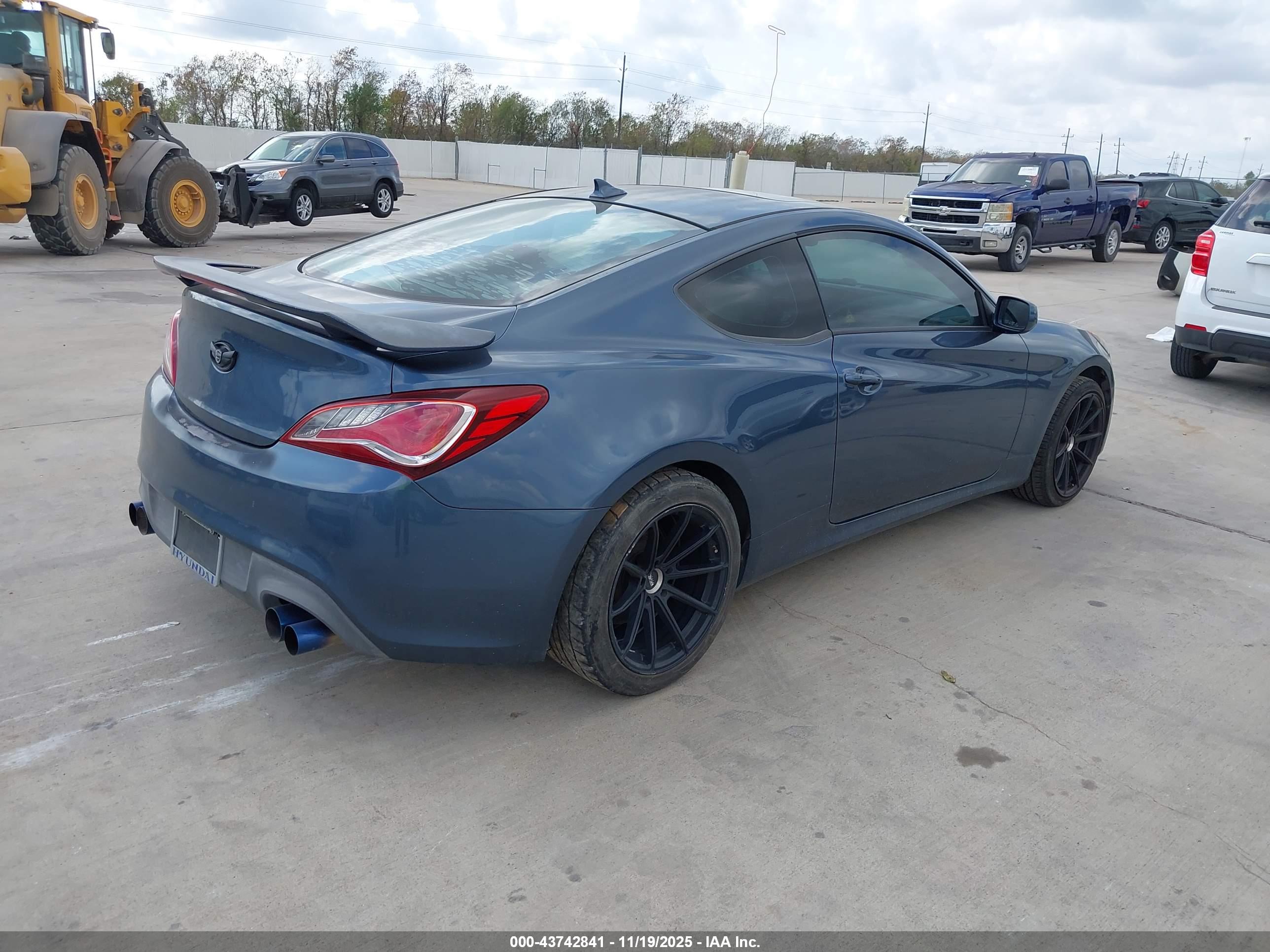 HYUNDAI GENESIS image 4