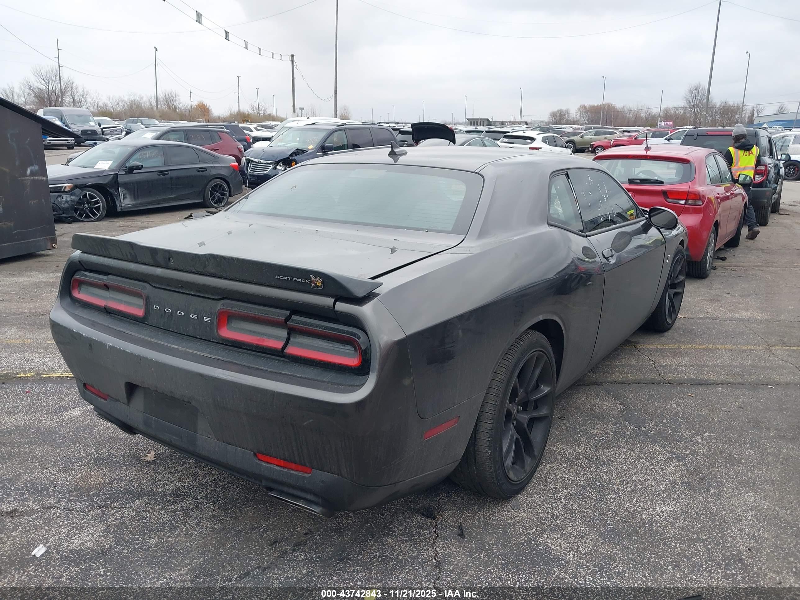 DODGE CHALLENGER image 4