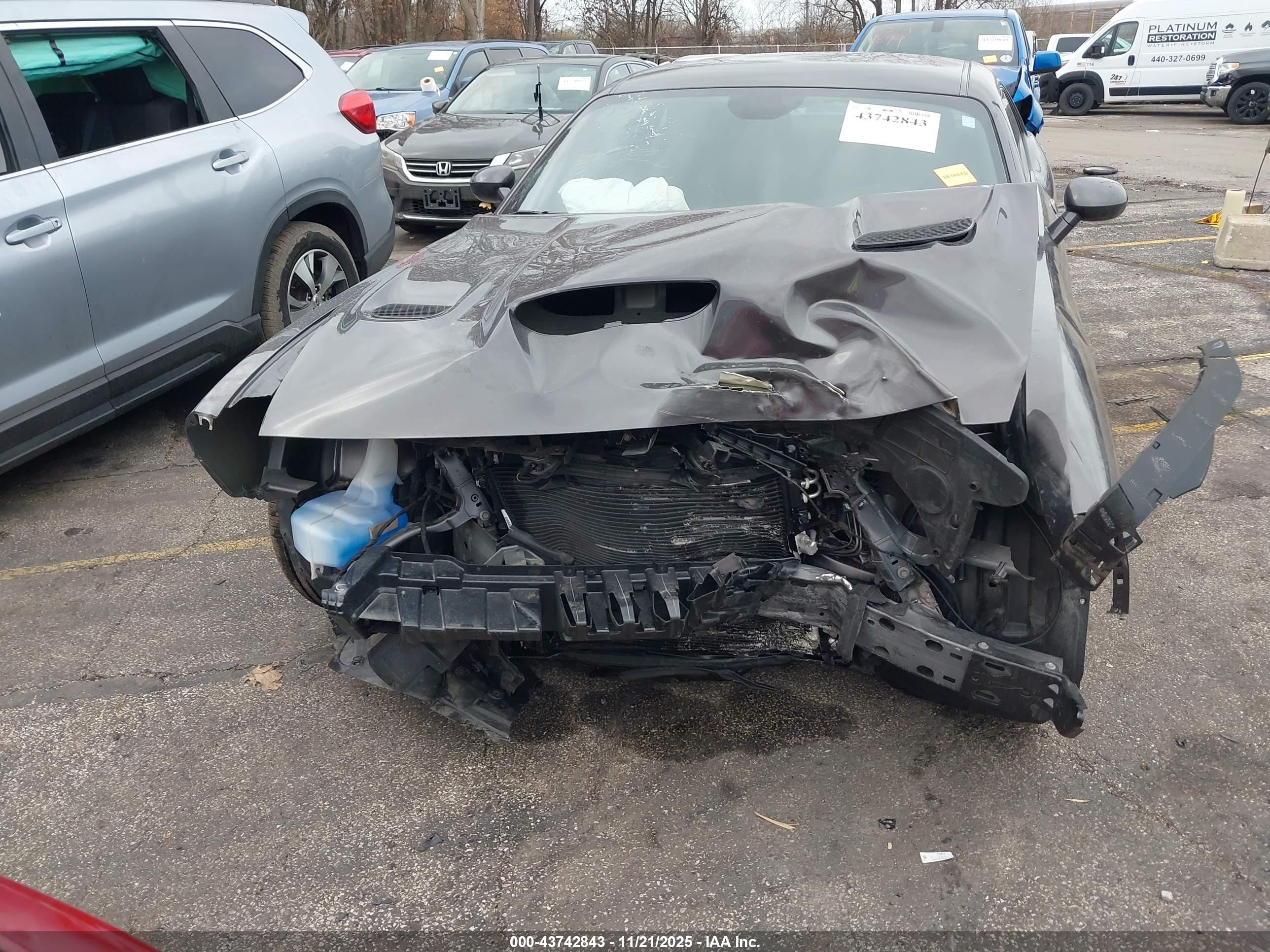DODGE CHALLENGER image 6
