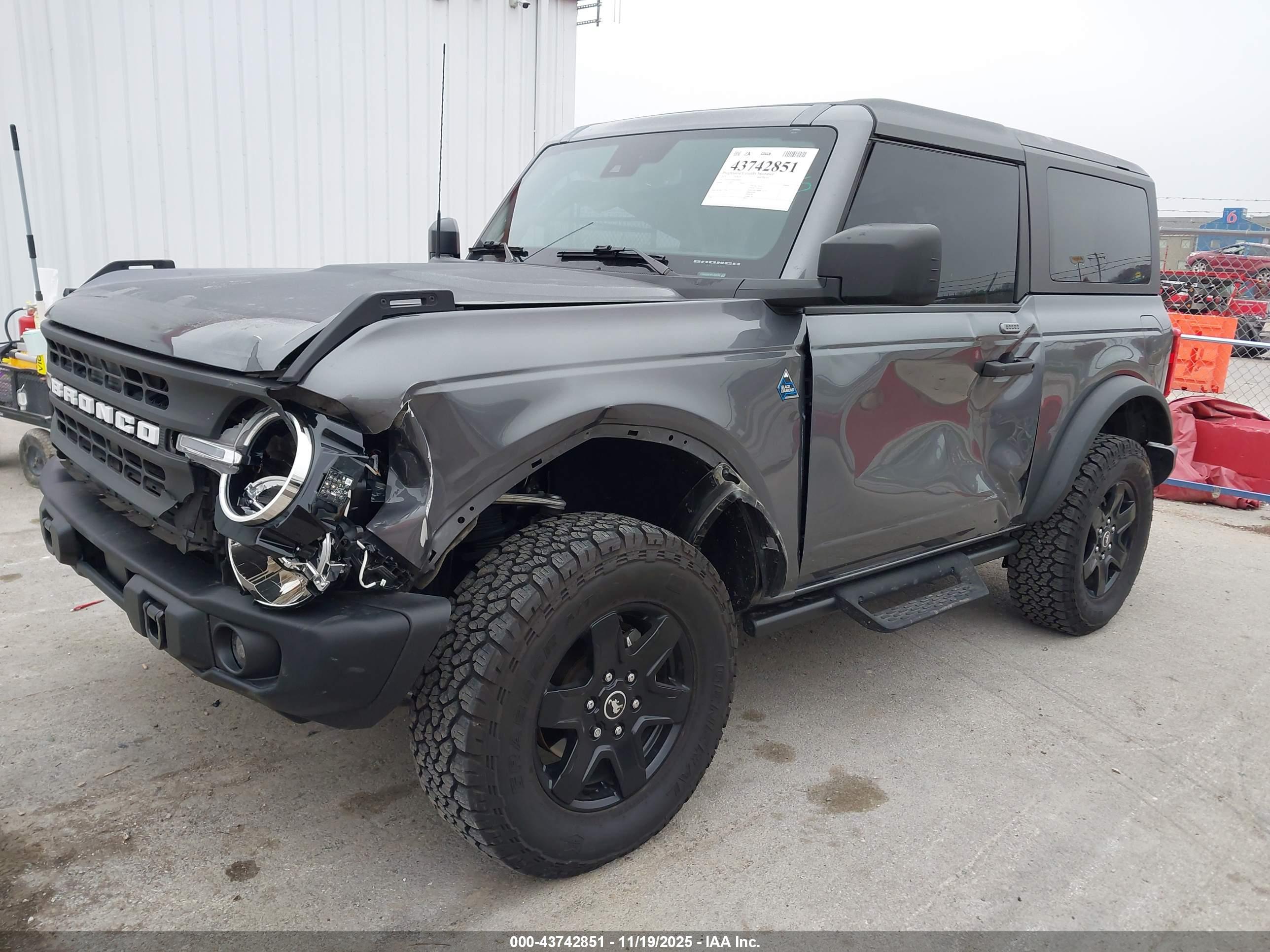 FORD BRONCO image 2