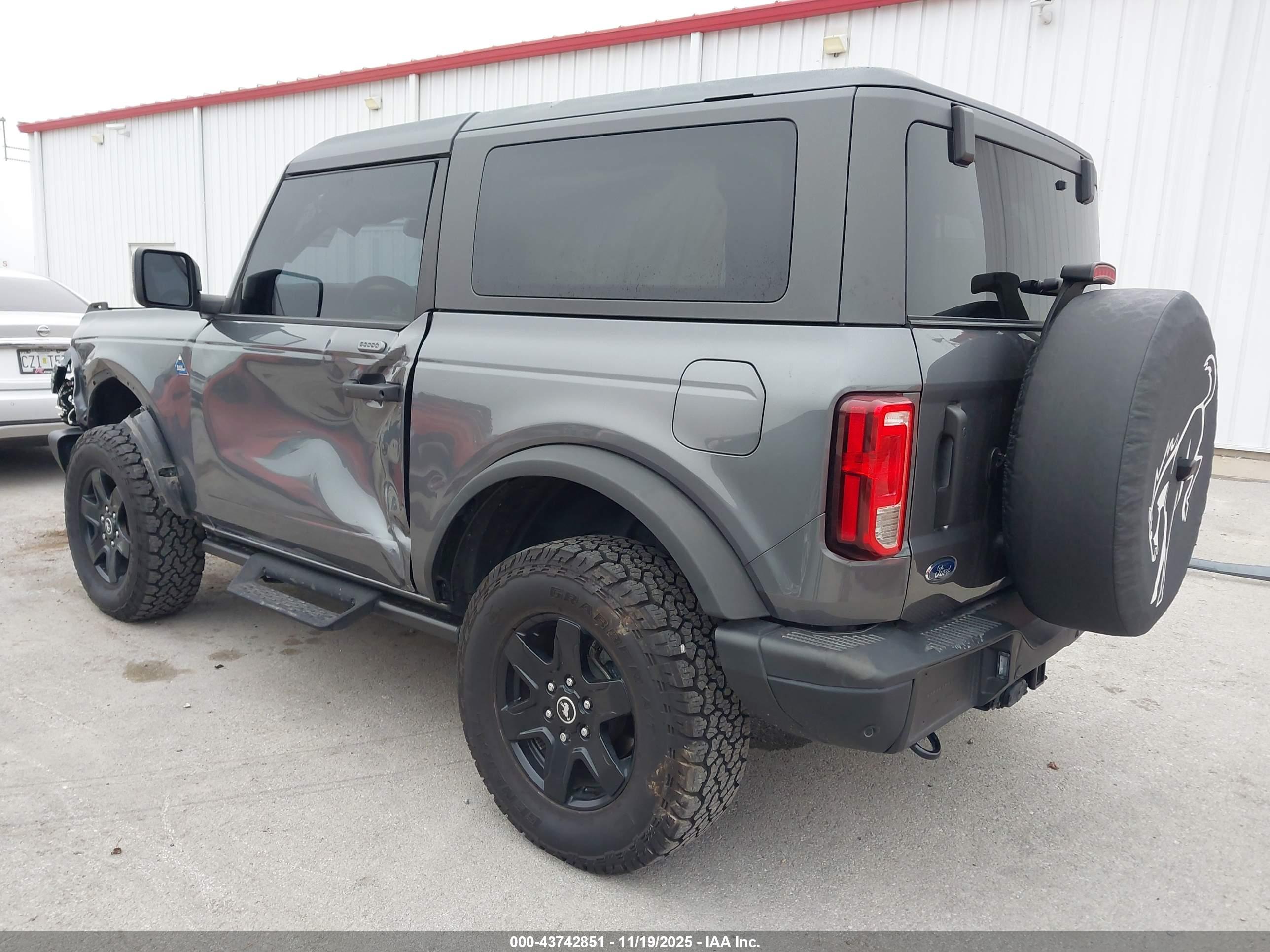 FORD BRONCO image 3