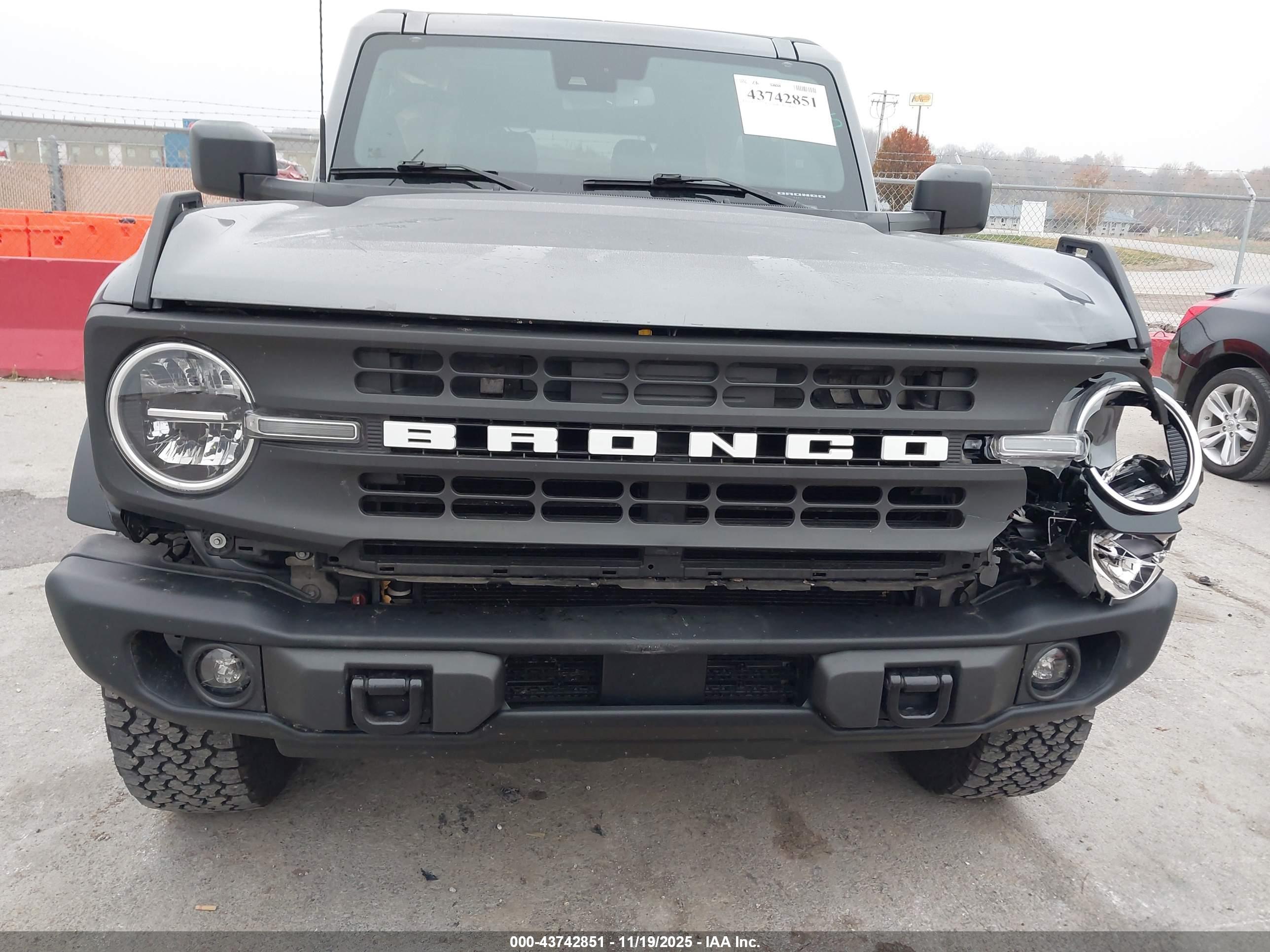 FORD BRONCO image 6