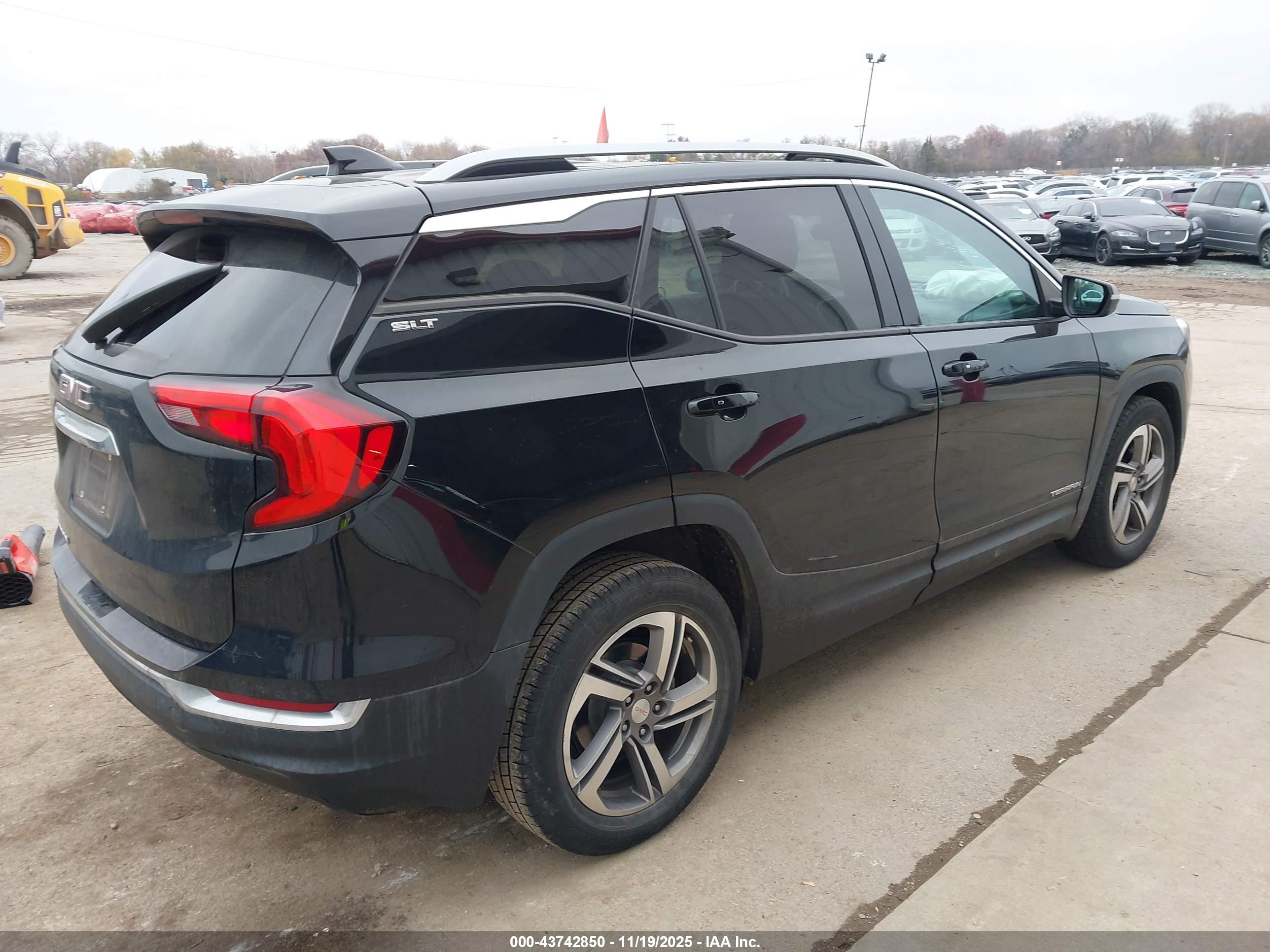 GMC TERRAIN image 4