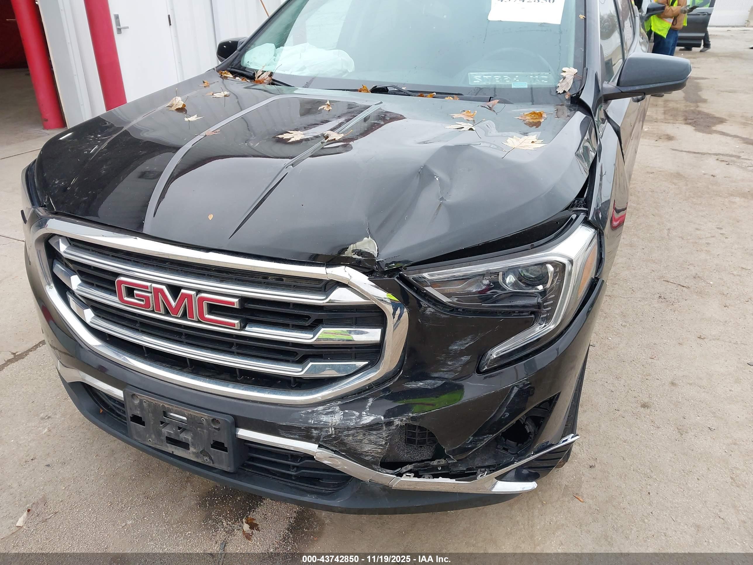 GMC TERRAIN image 6