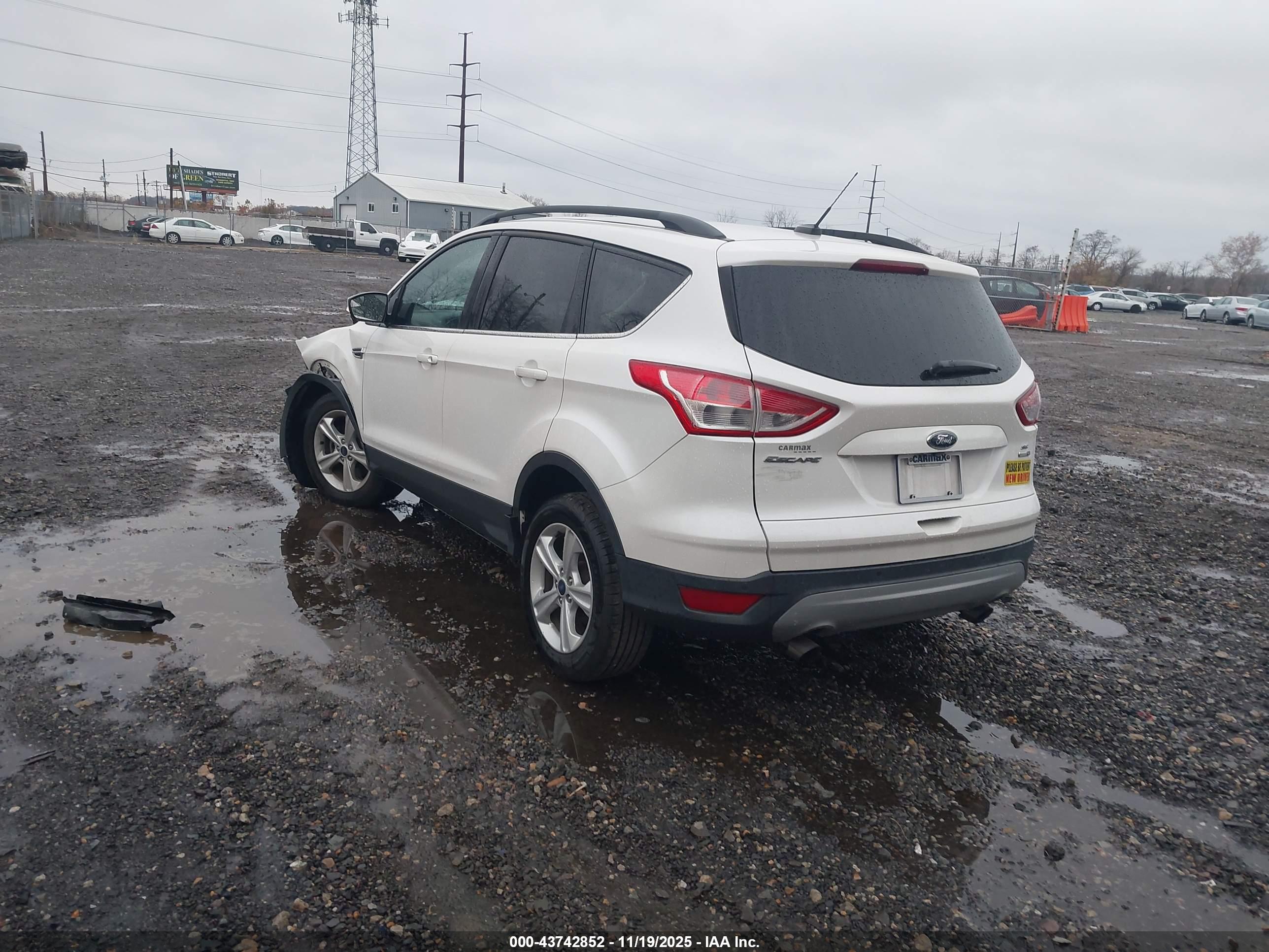 FORD ESCAPE image 3