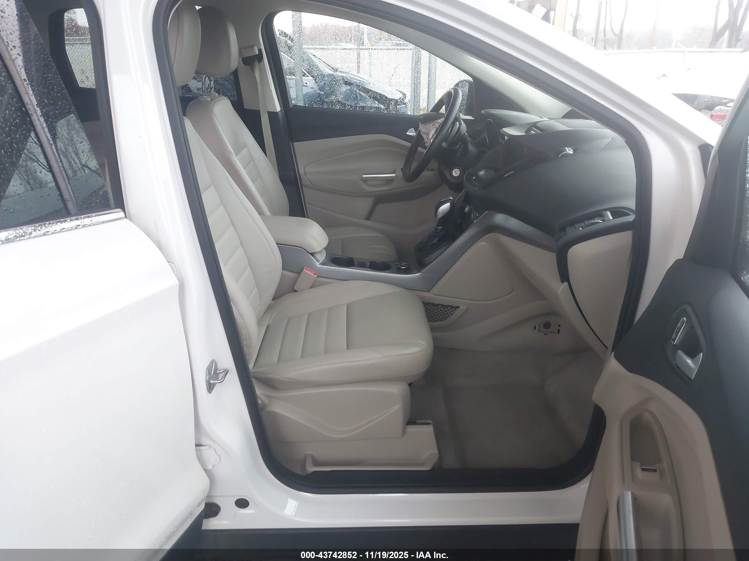 FORD ESCAPE image 5