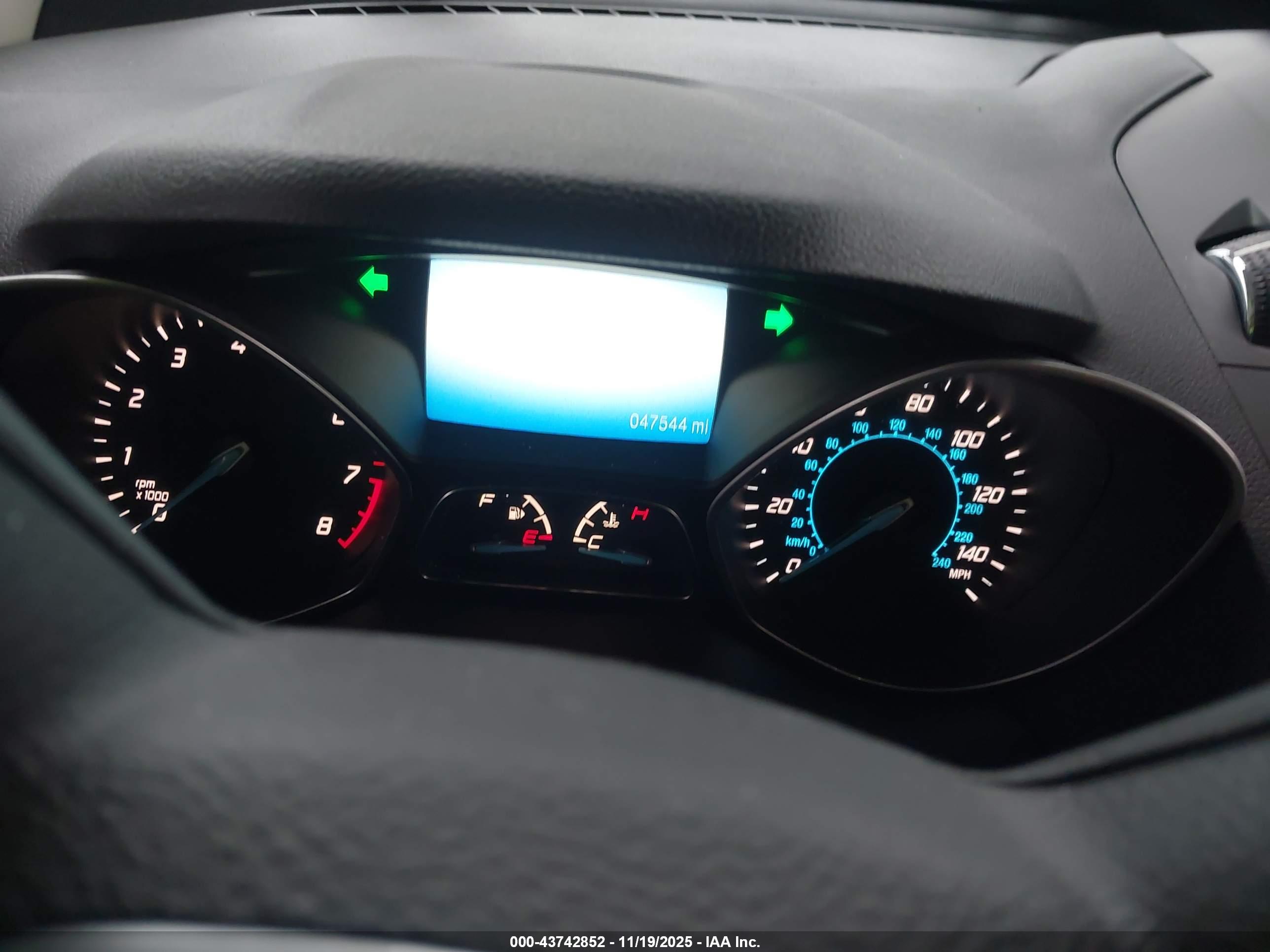FORD ESCAPE image 7