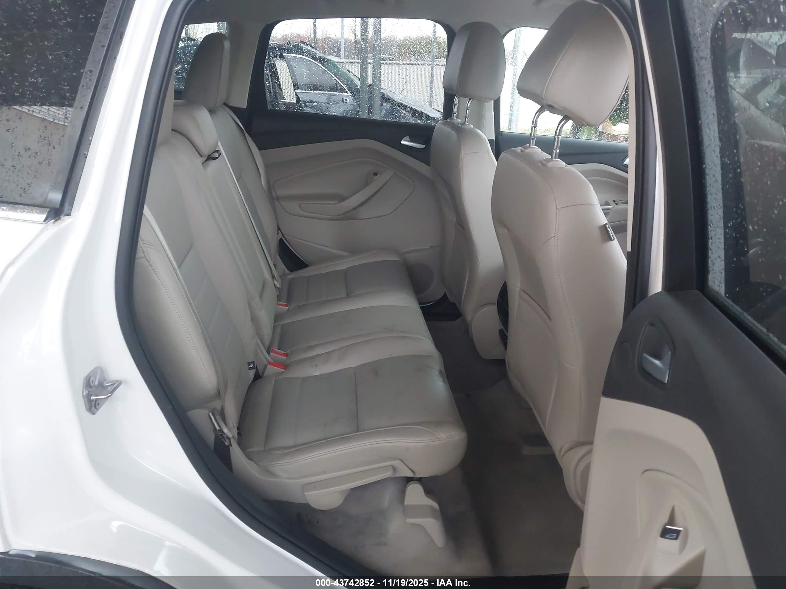FORD ESCAPE image 8