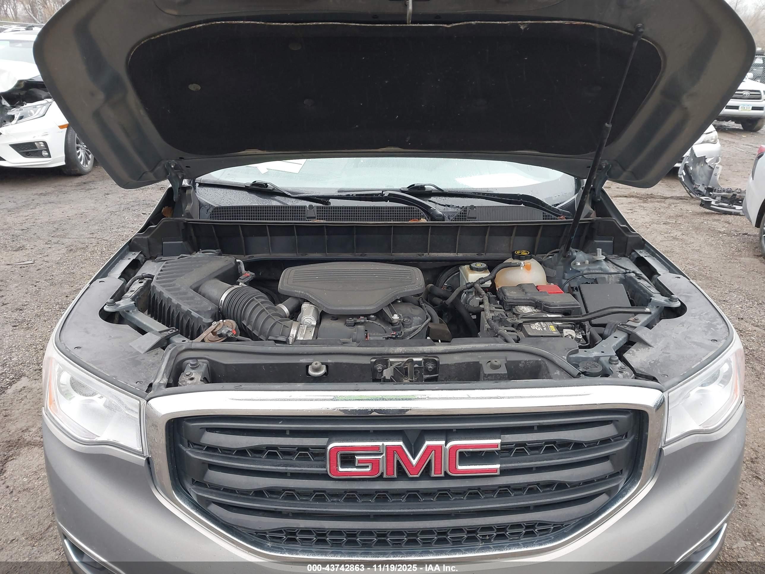 GMC ACADIA image 10