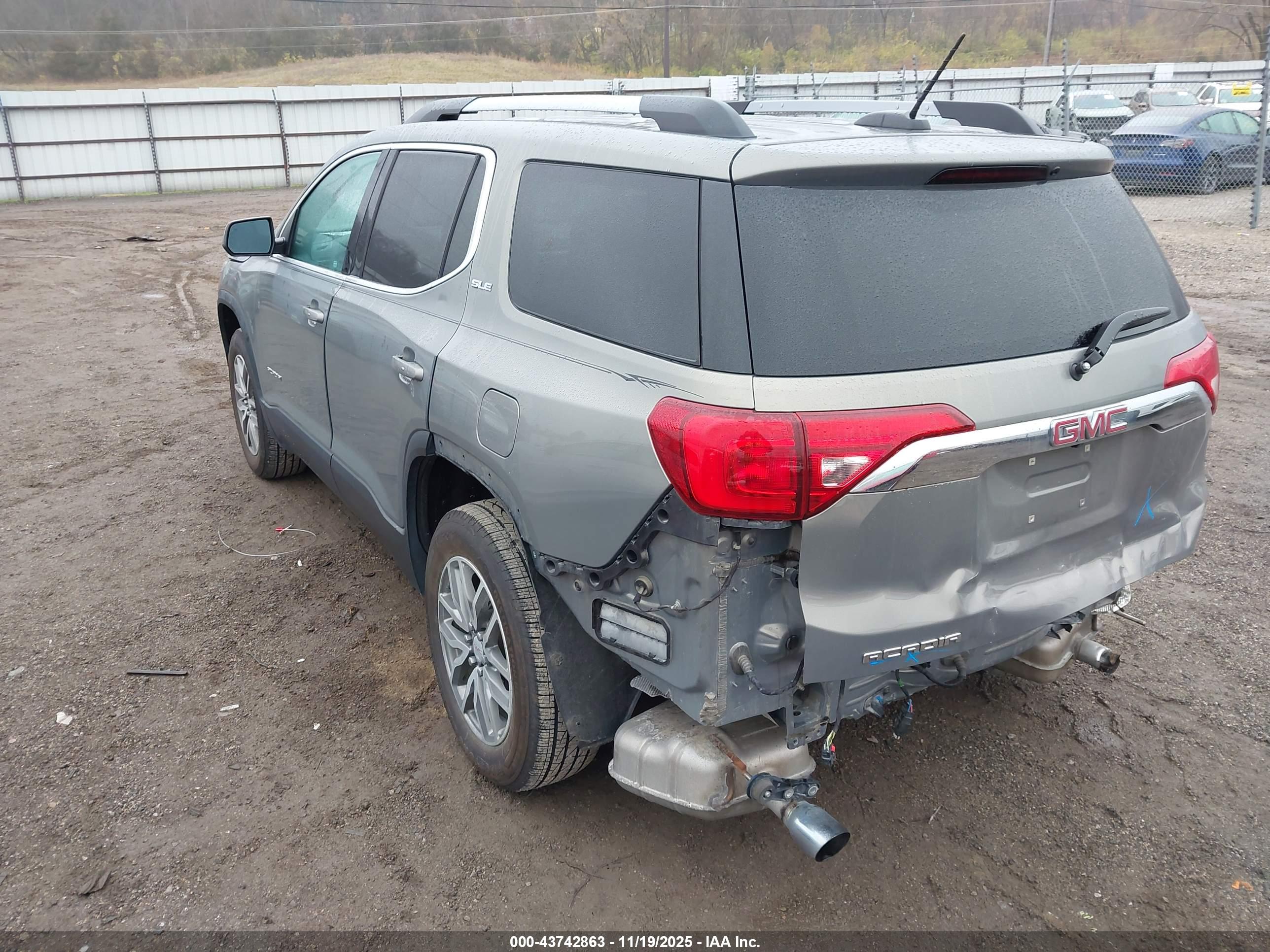 GMC ACADIA image 3