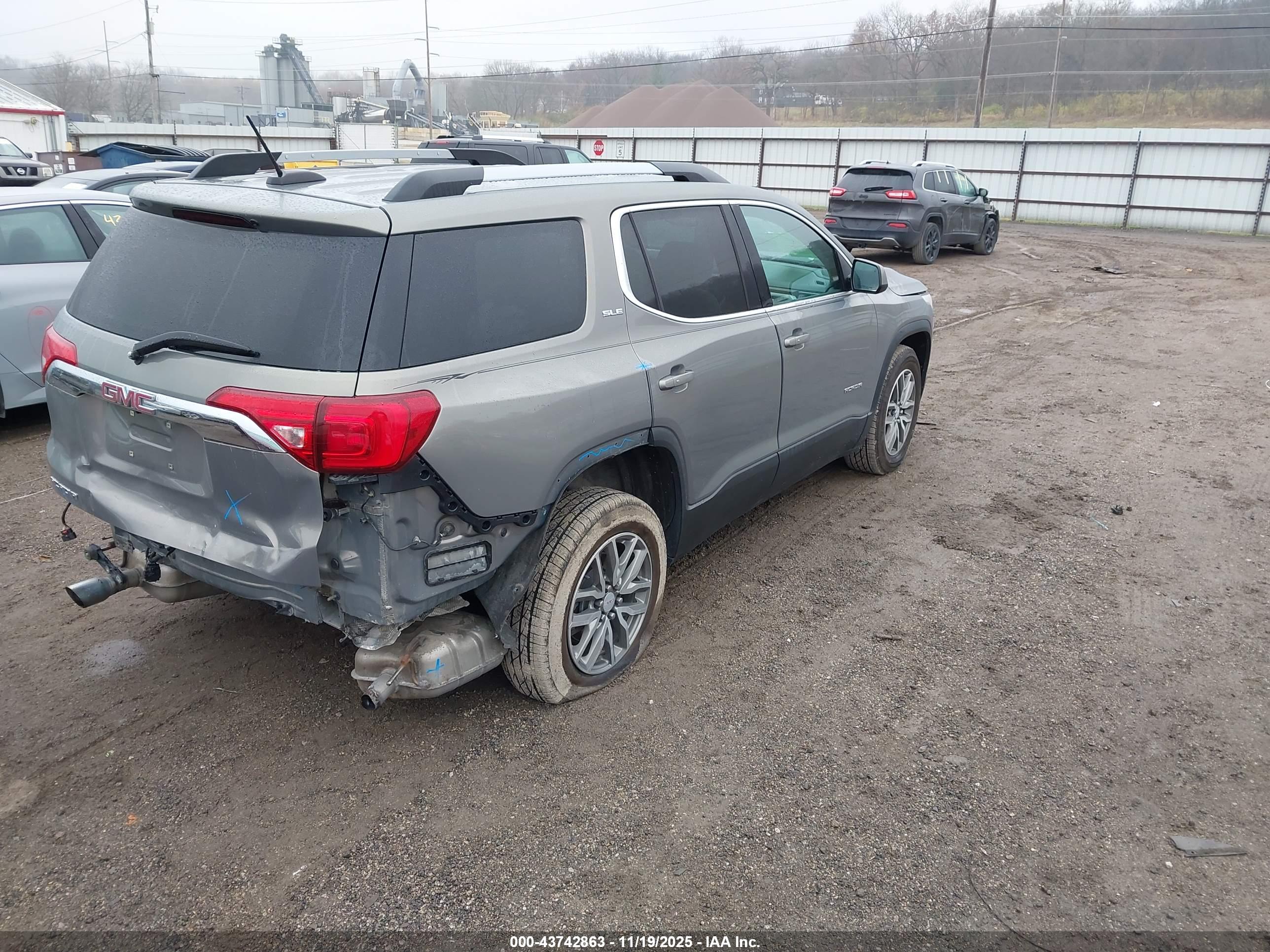 GMC ACADIA image 4