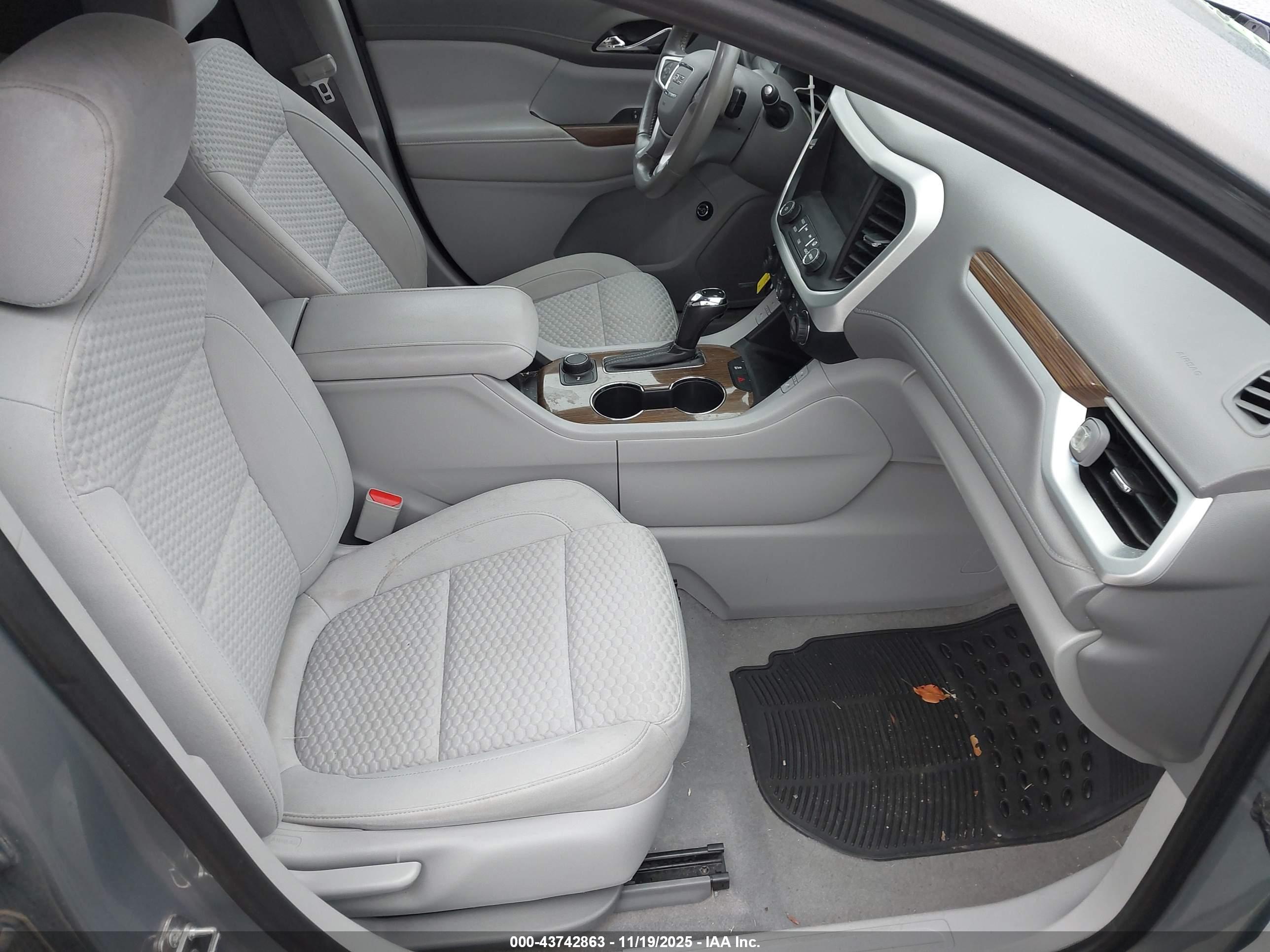 GMC ACADIA image 5