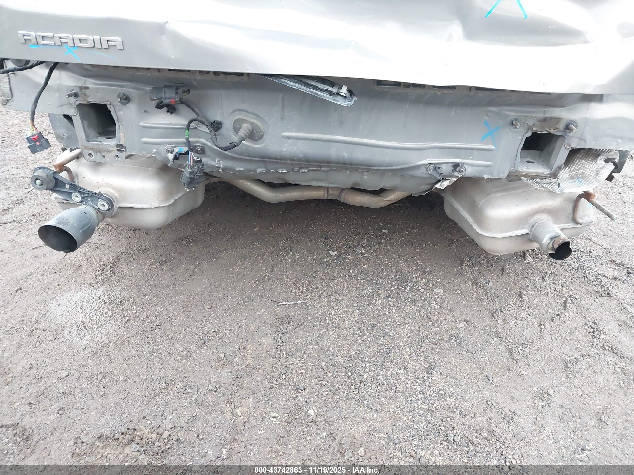 GMC ACADIA image 6