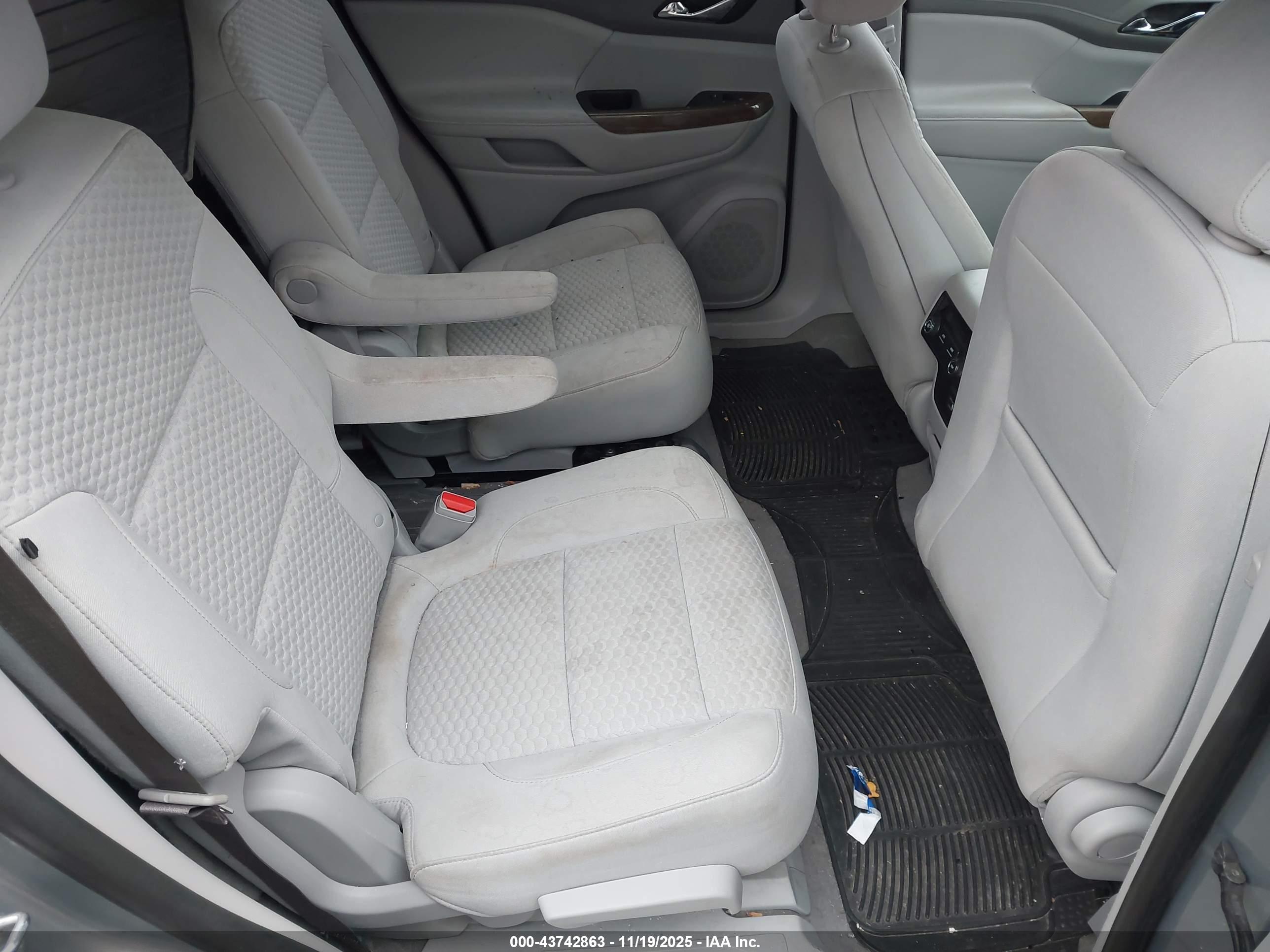 GMC ACADIA image 8