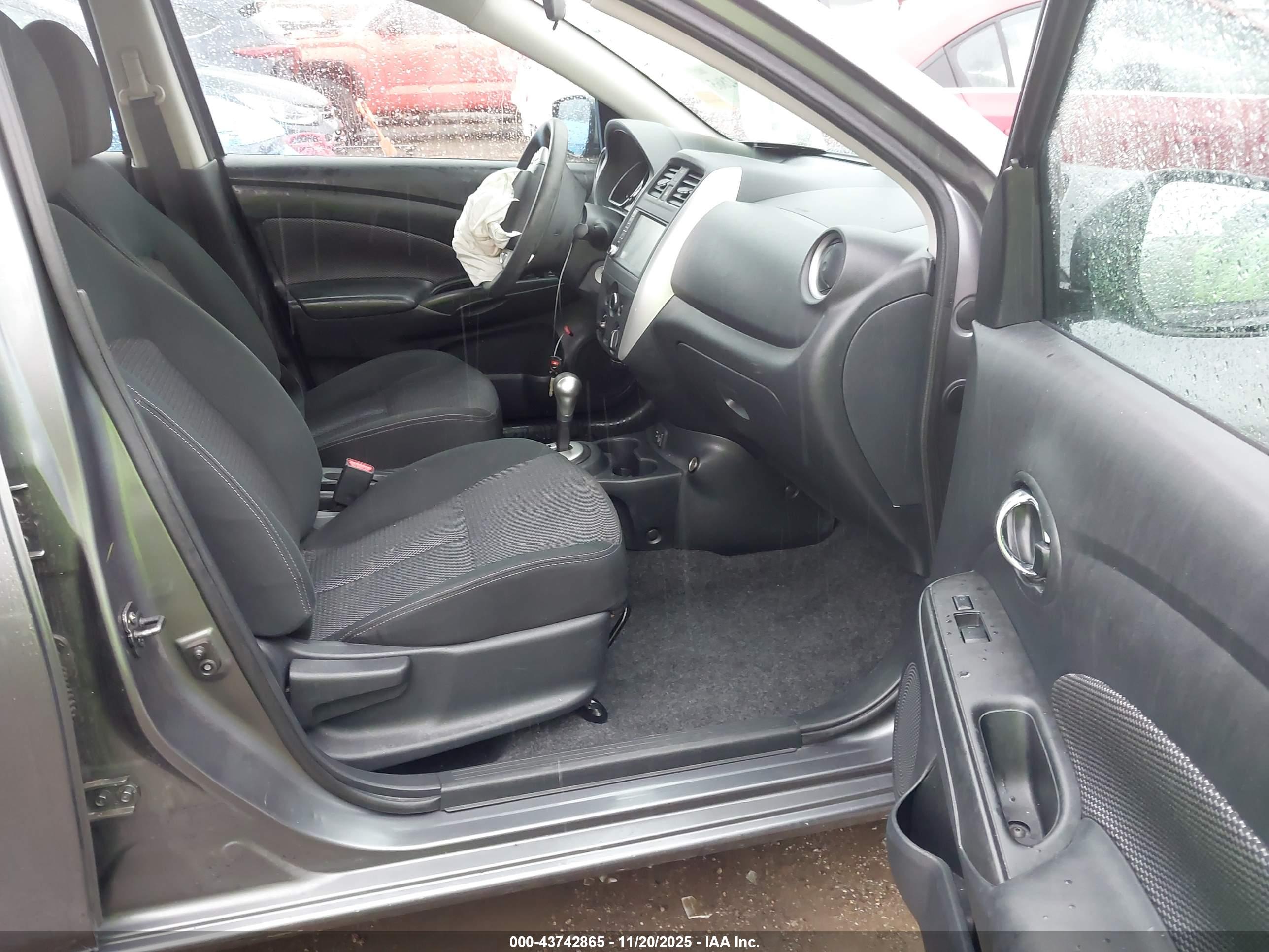 NISSAN VERSA image 5