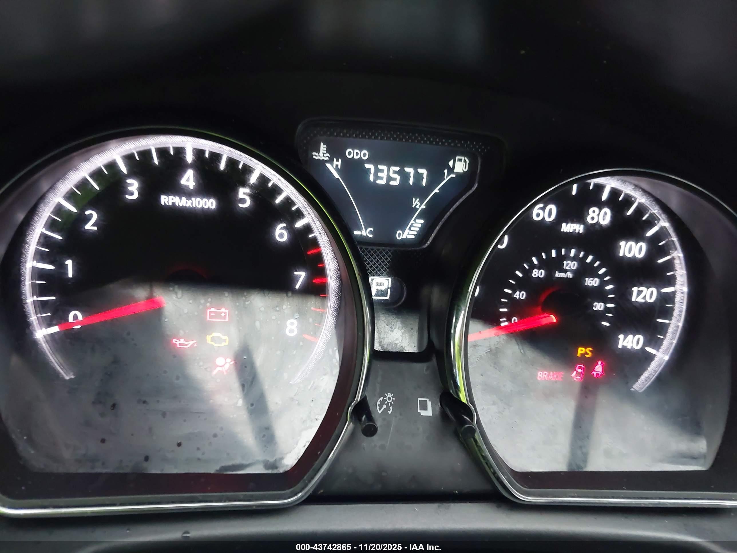 NISSAN VERSA image 7