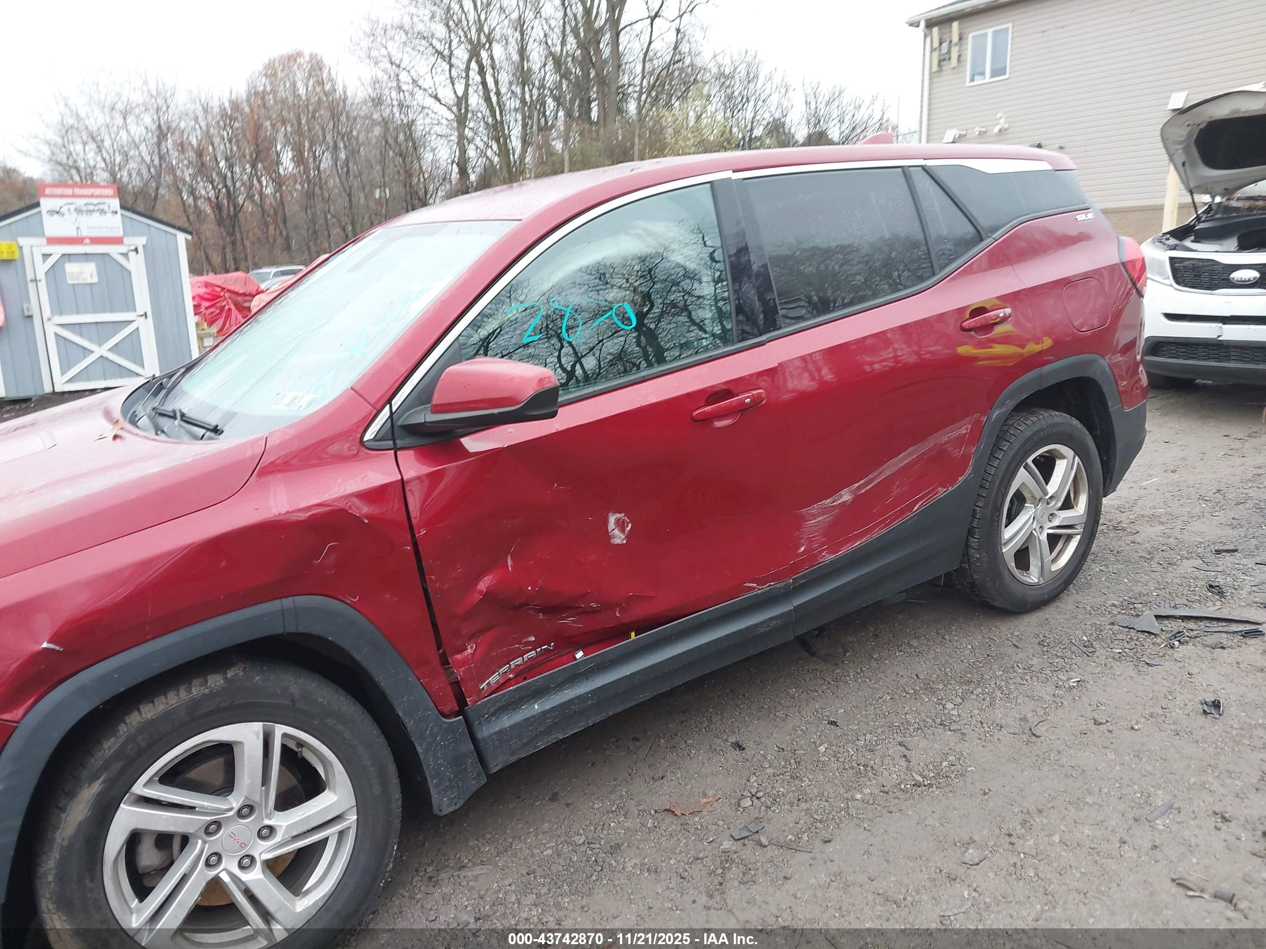 GMC TERRAIN image 6