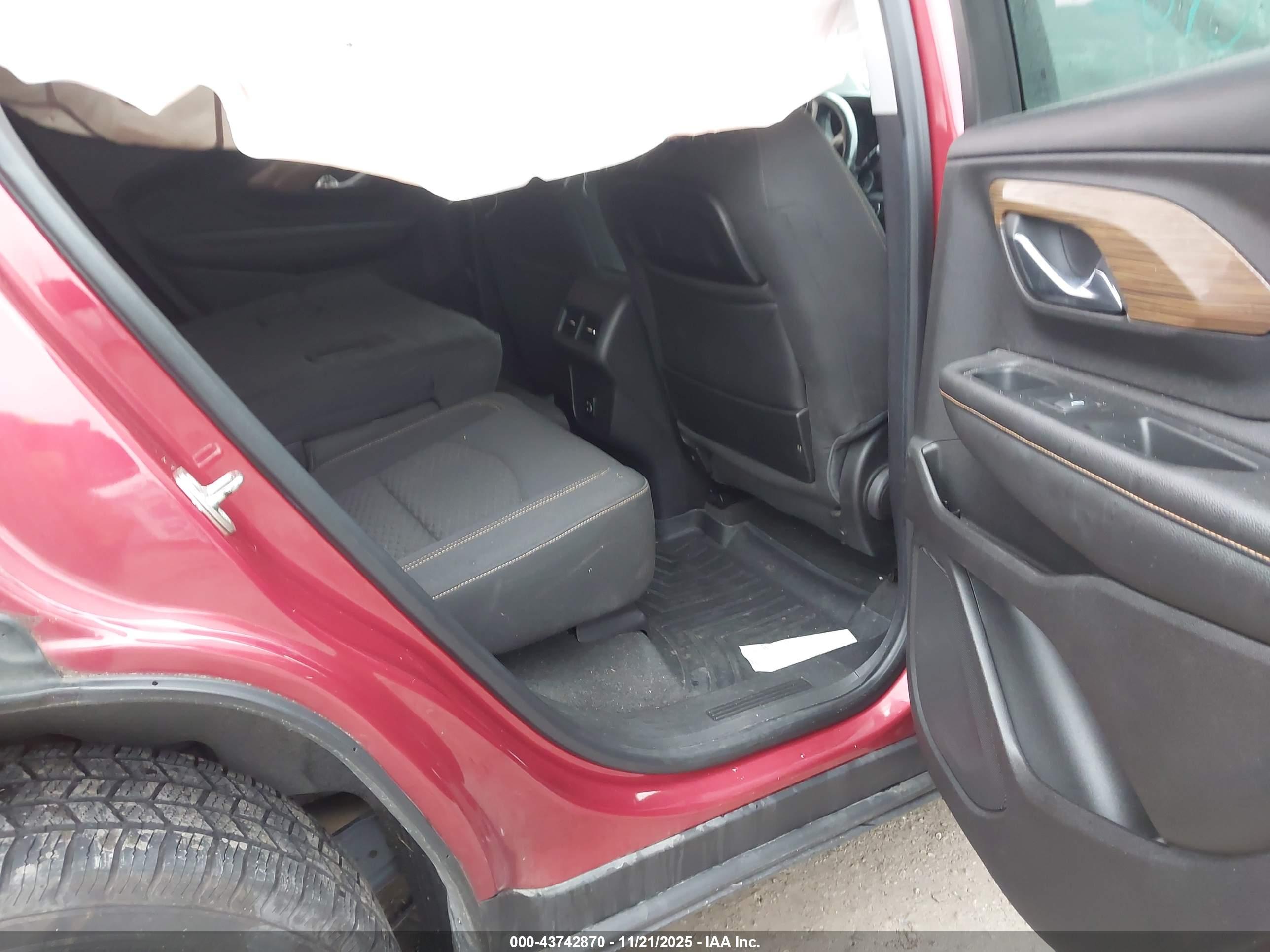 GMC TERRAIN image 8