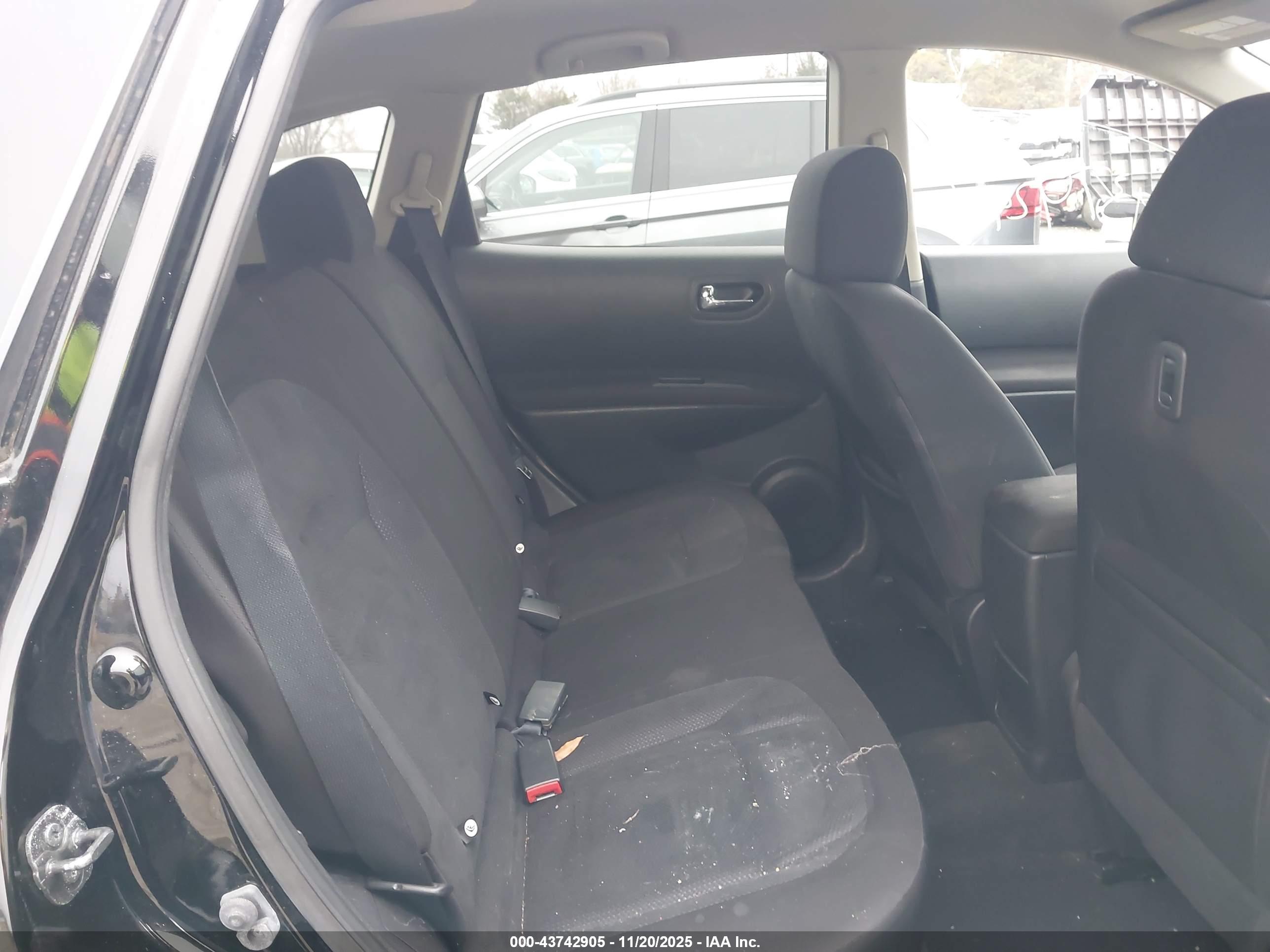 NISSAN ROGUE image 8