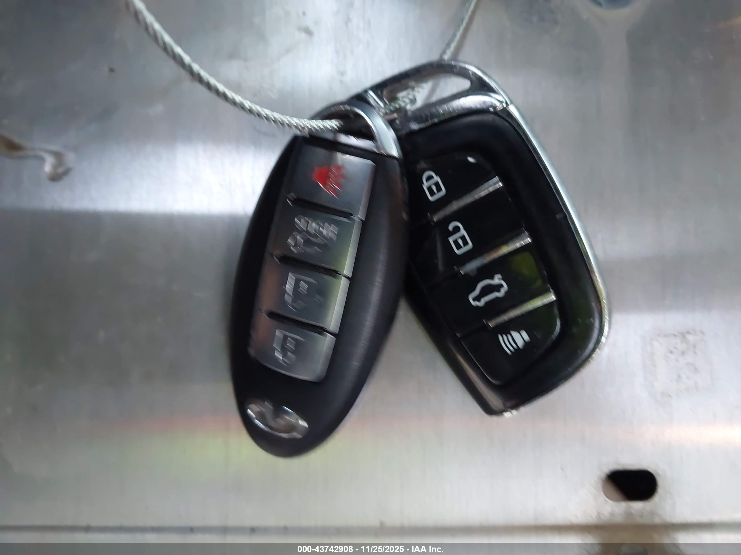 INFINITI QX56 image 11