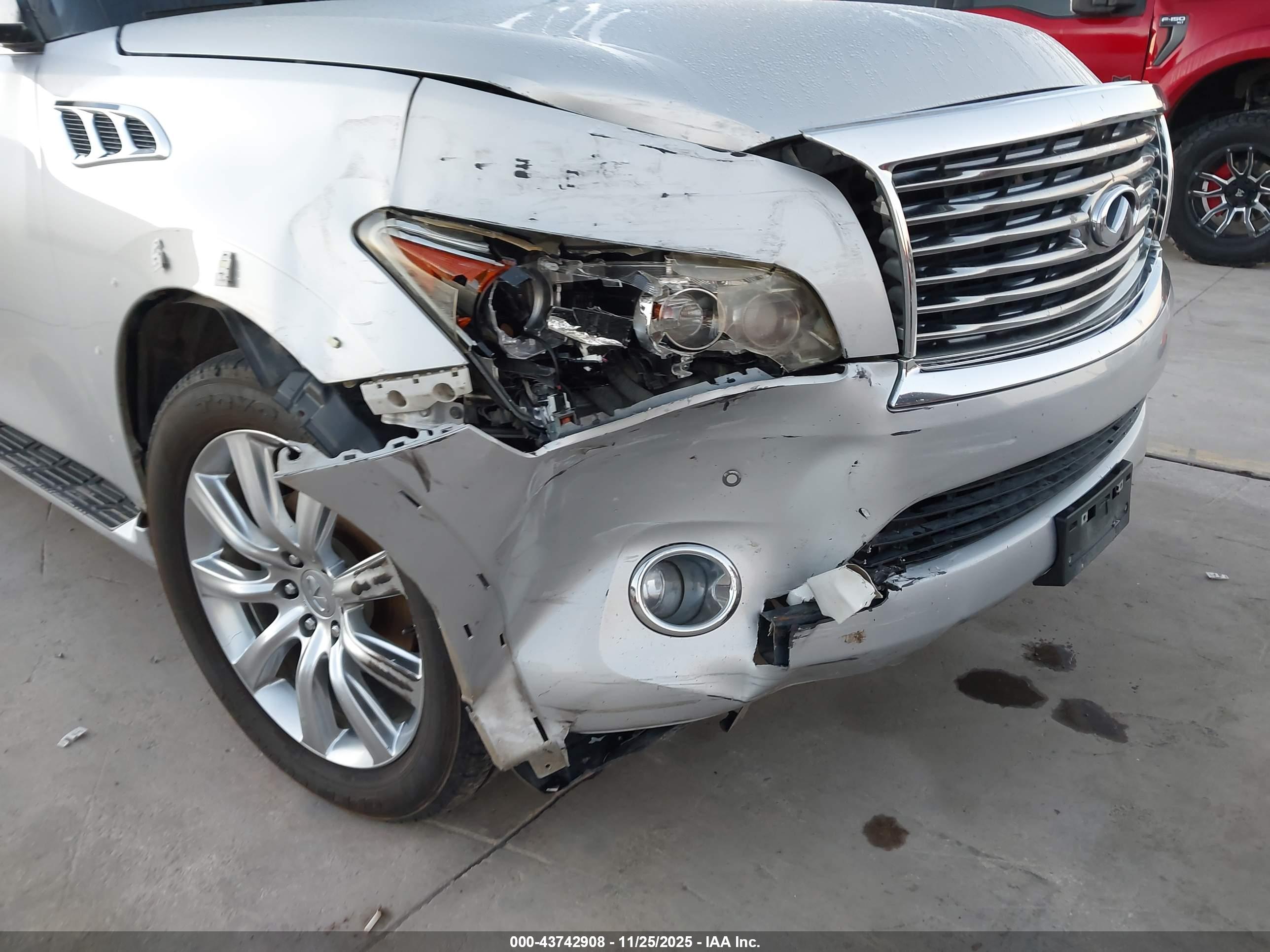 INFINITI QX56 image 6