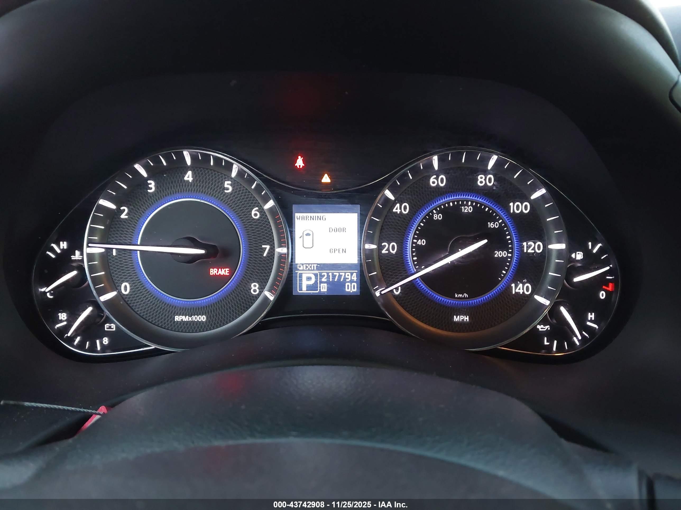 INFINITI QX56 image 7