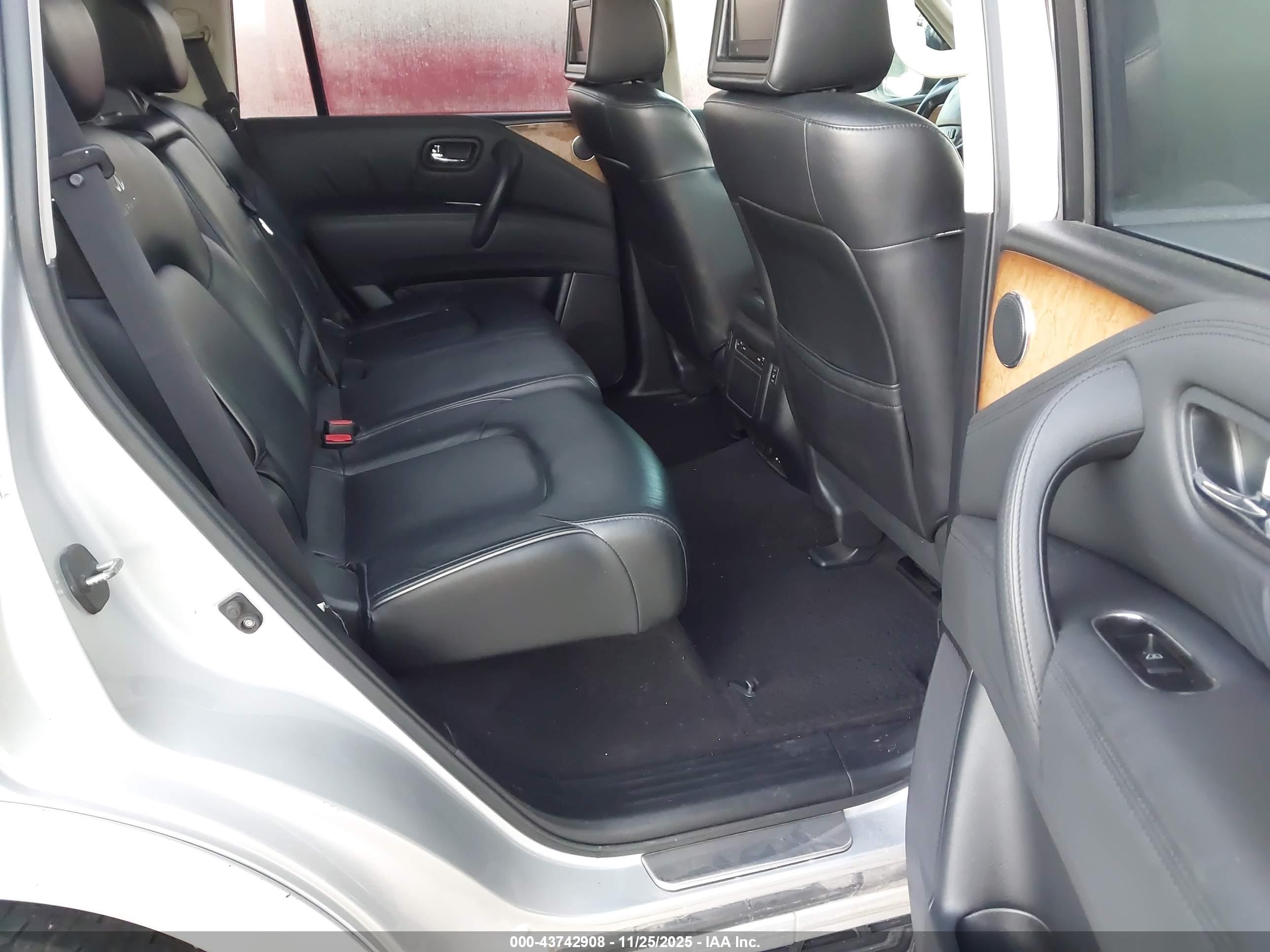 INFINITI QX56 image 8