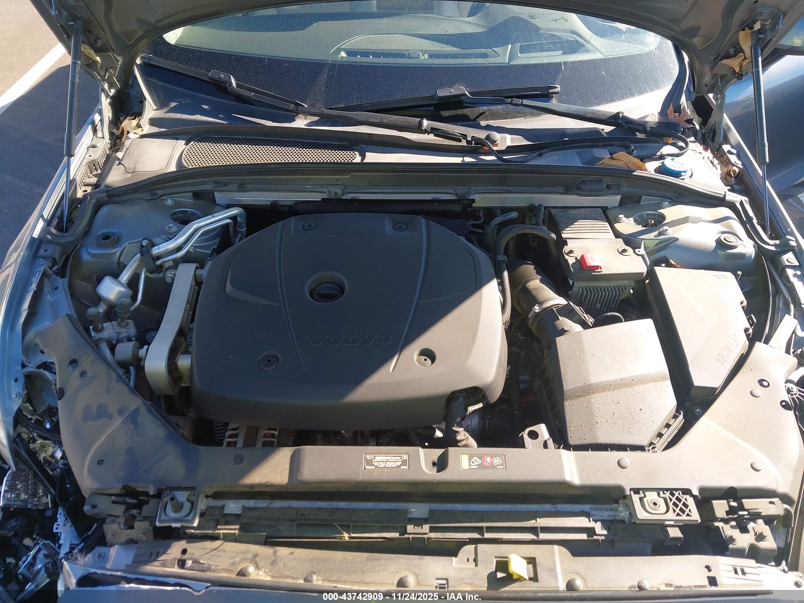 VOLVO S60 image 10