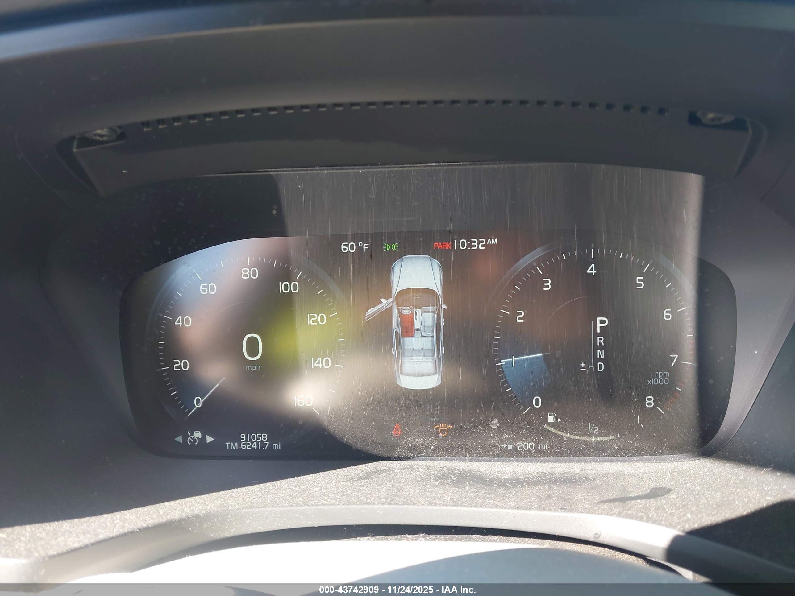 VOLVO S60 image 7