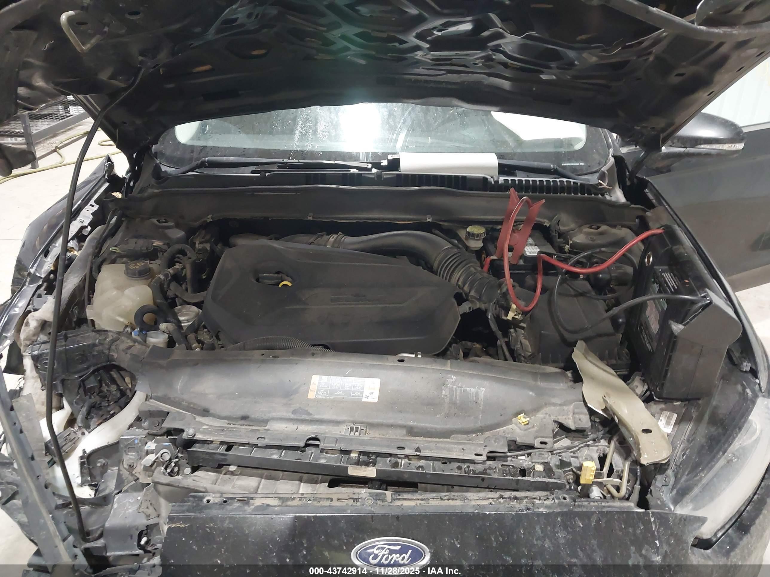 FORD FUSION image 10