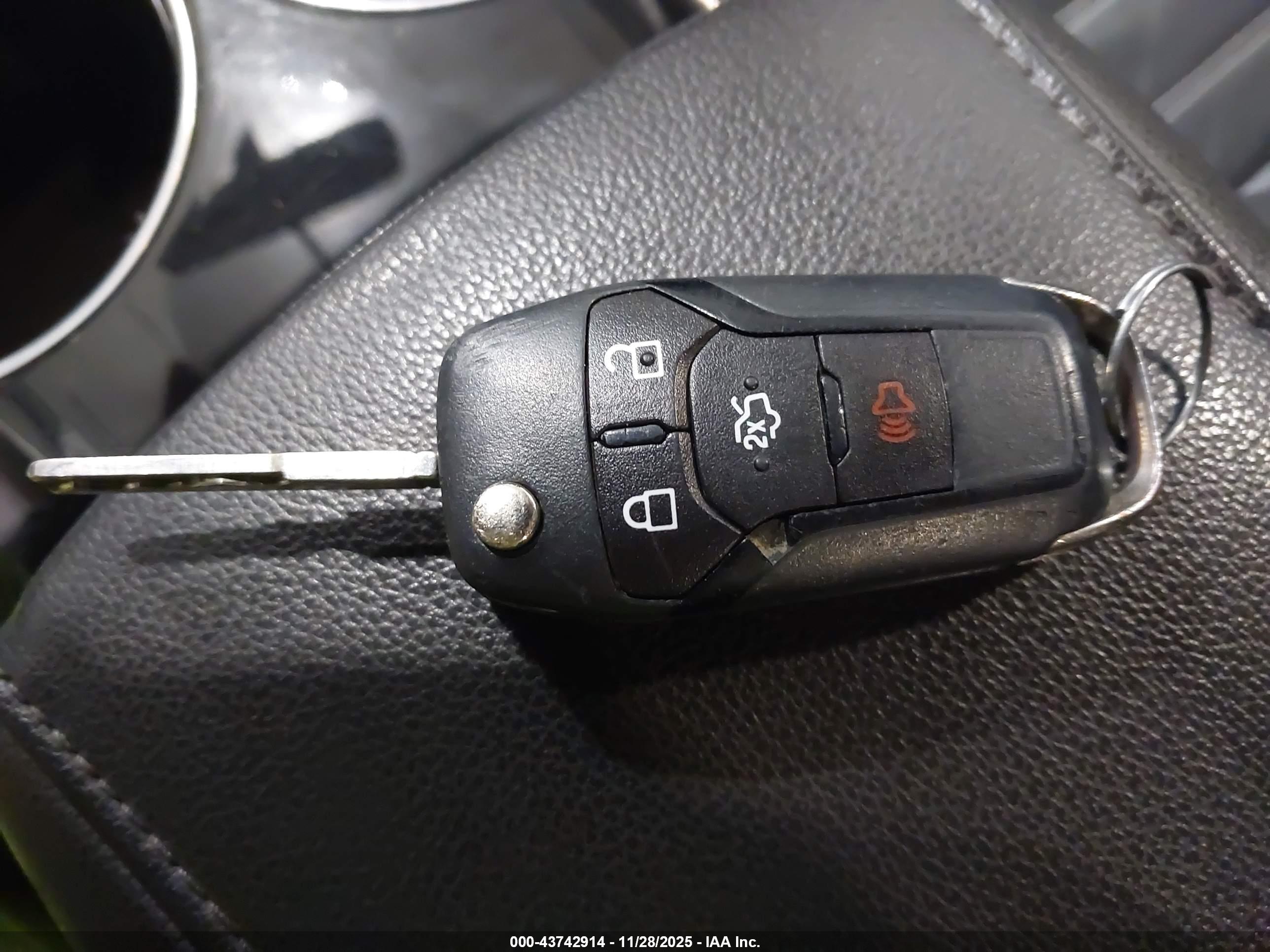 FORD FUSION image 11
