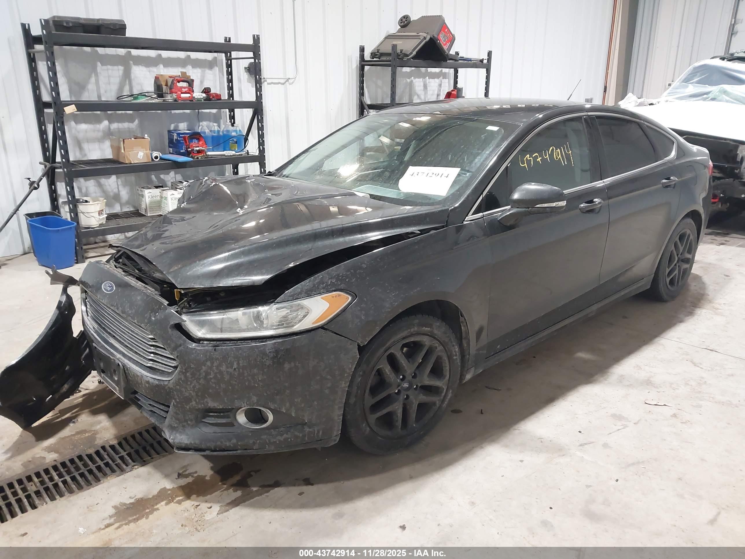 FORD FUSION image 2