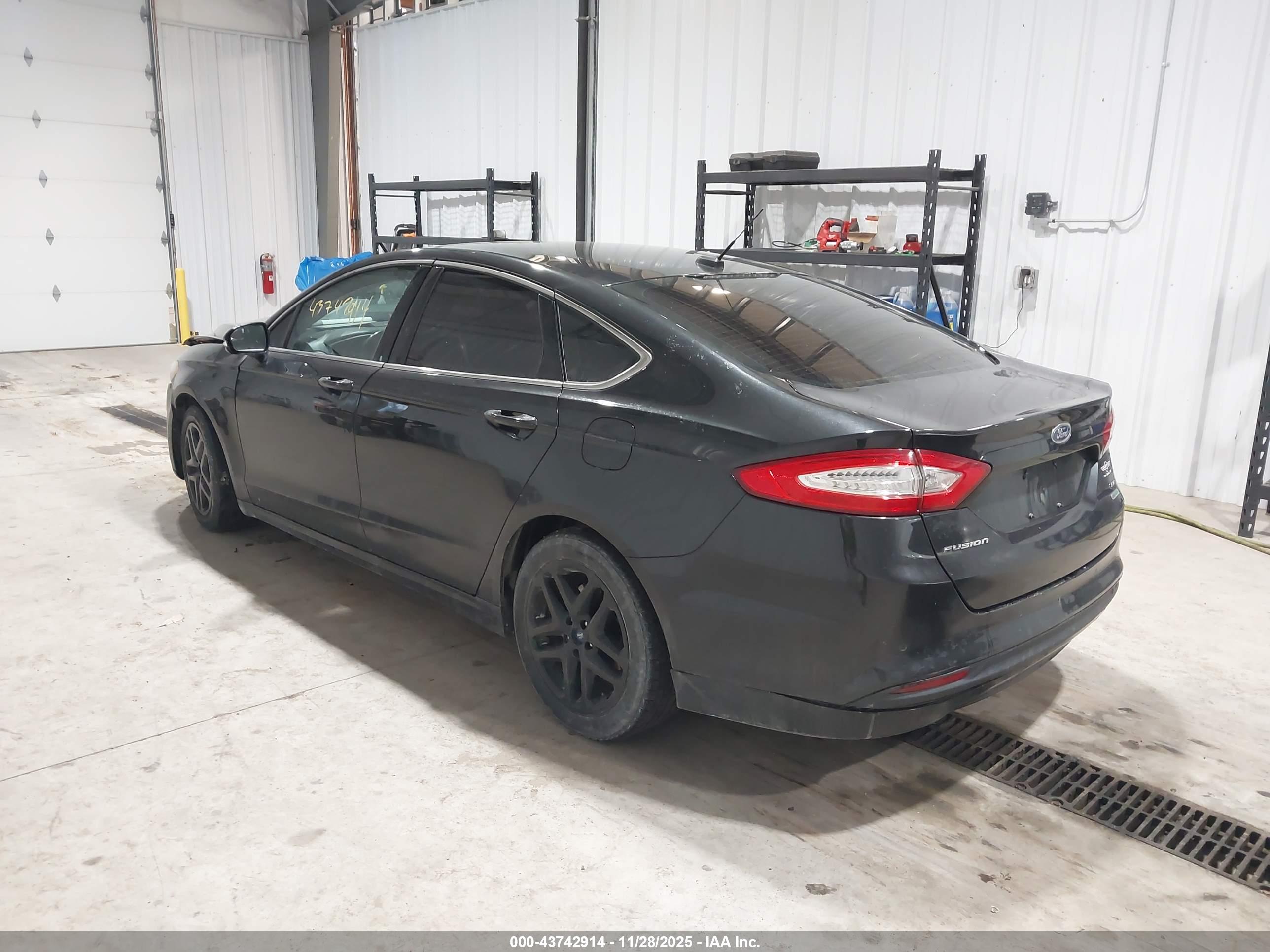 FORD FUSION image 3
