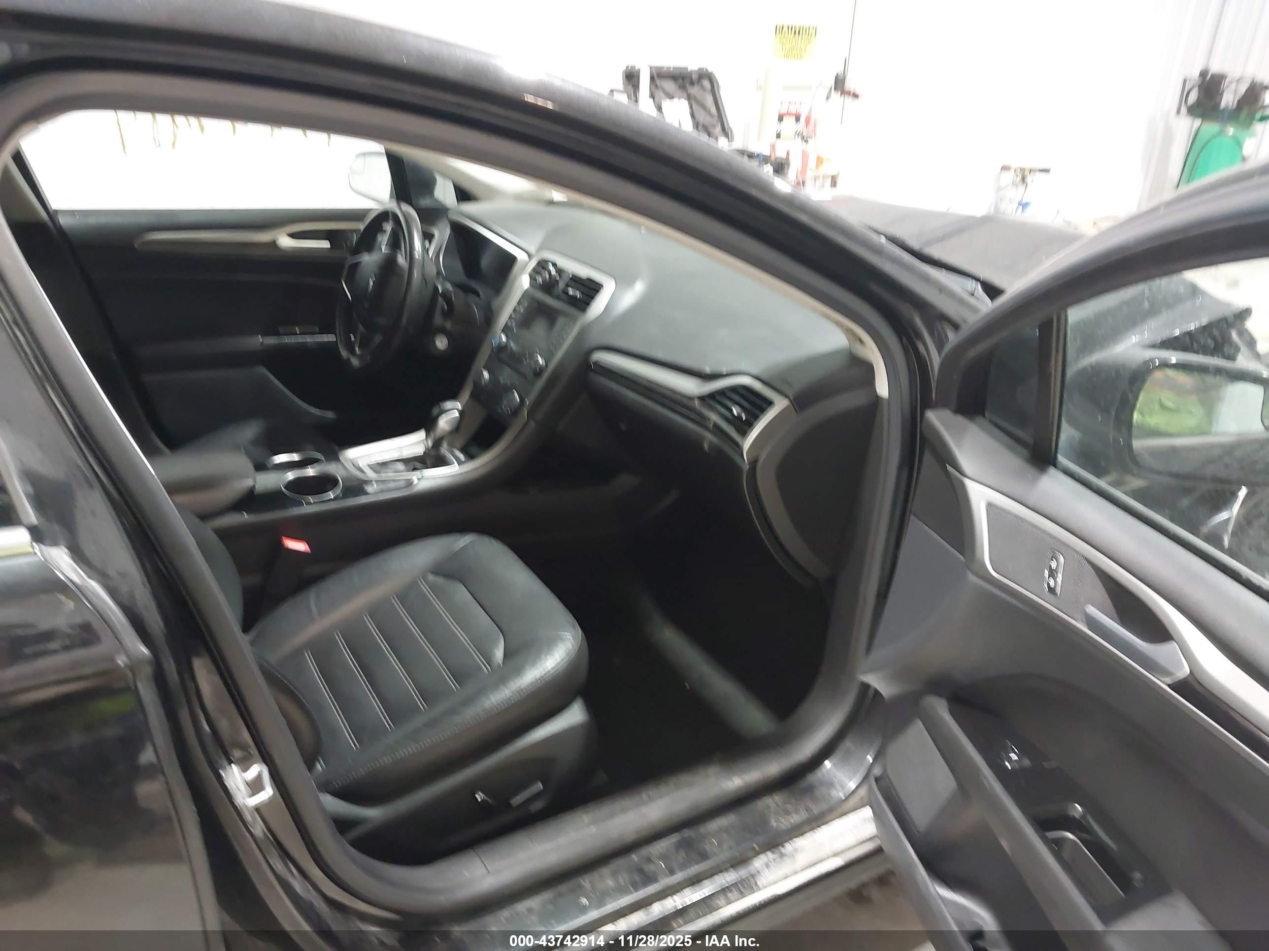 FORD FUSION image 5