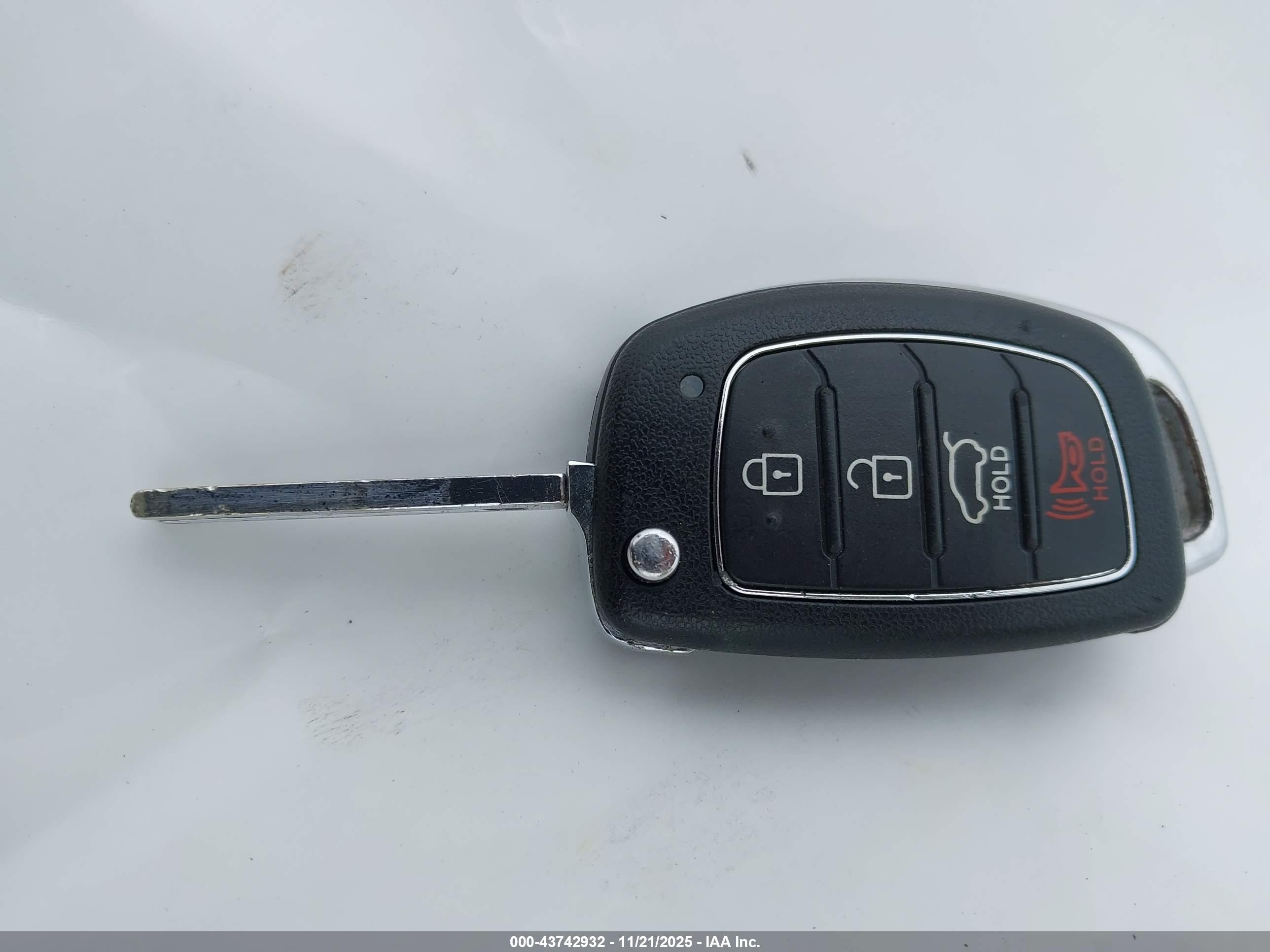 HYUNDAI SANTA image 11
