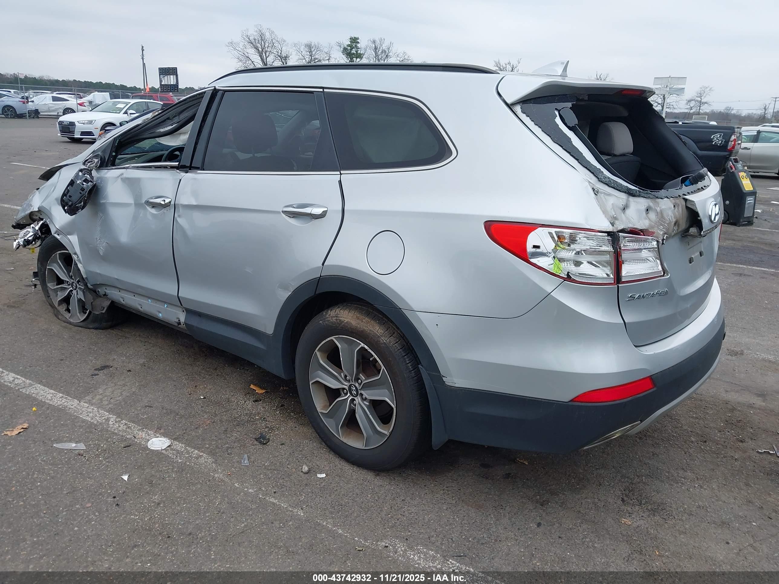 HYUNDAI SANTA image 3