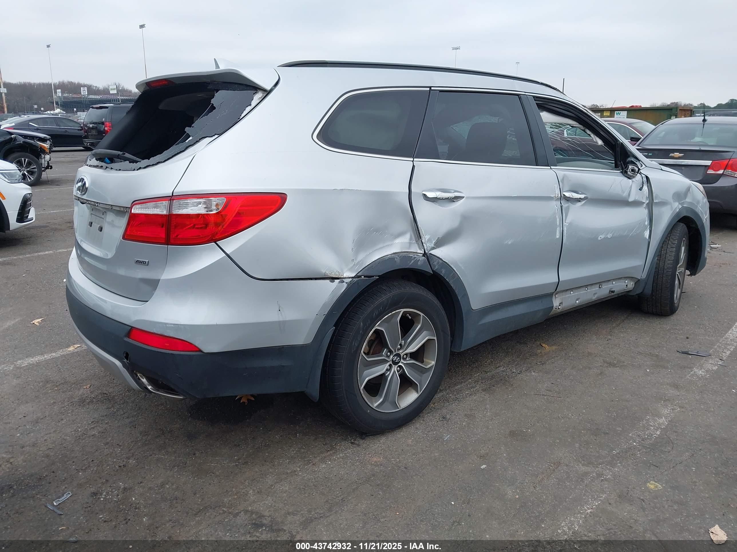 HYUNDAI SANTA image 4