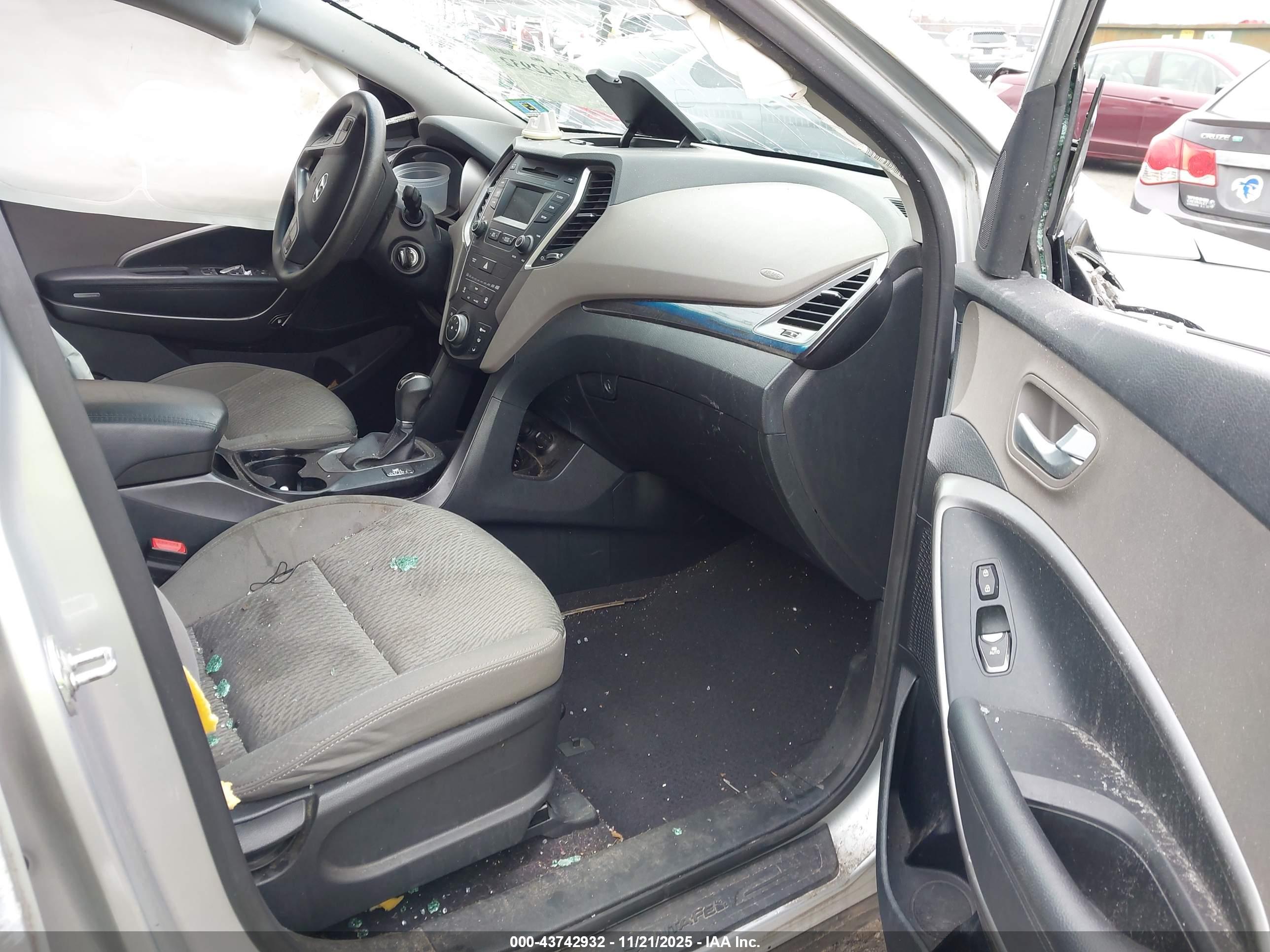HYUNDAI SANTA image 5