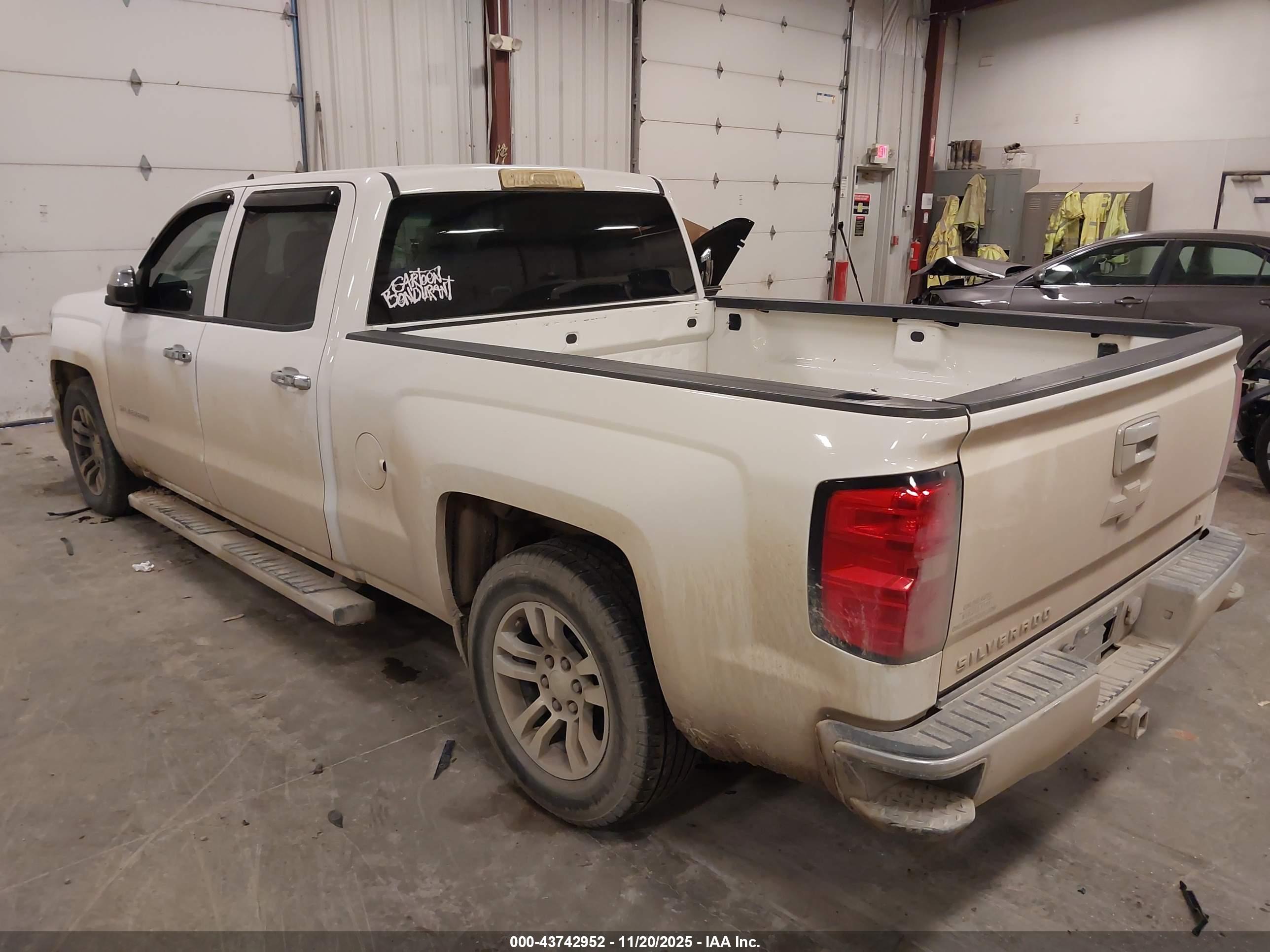 CHEVROLET SILVERADO image 3
