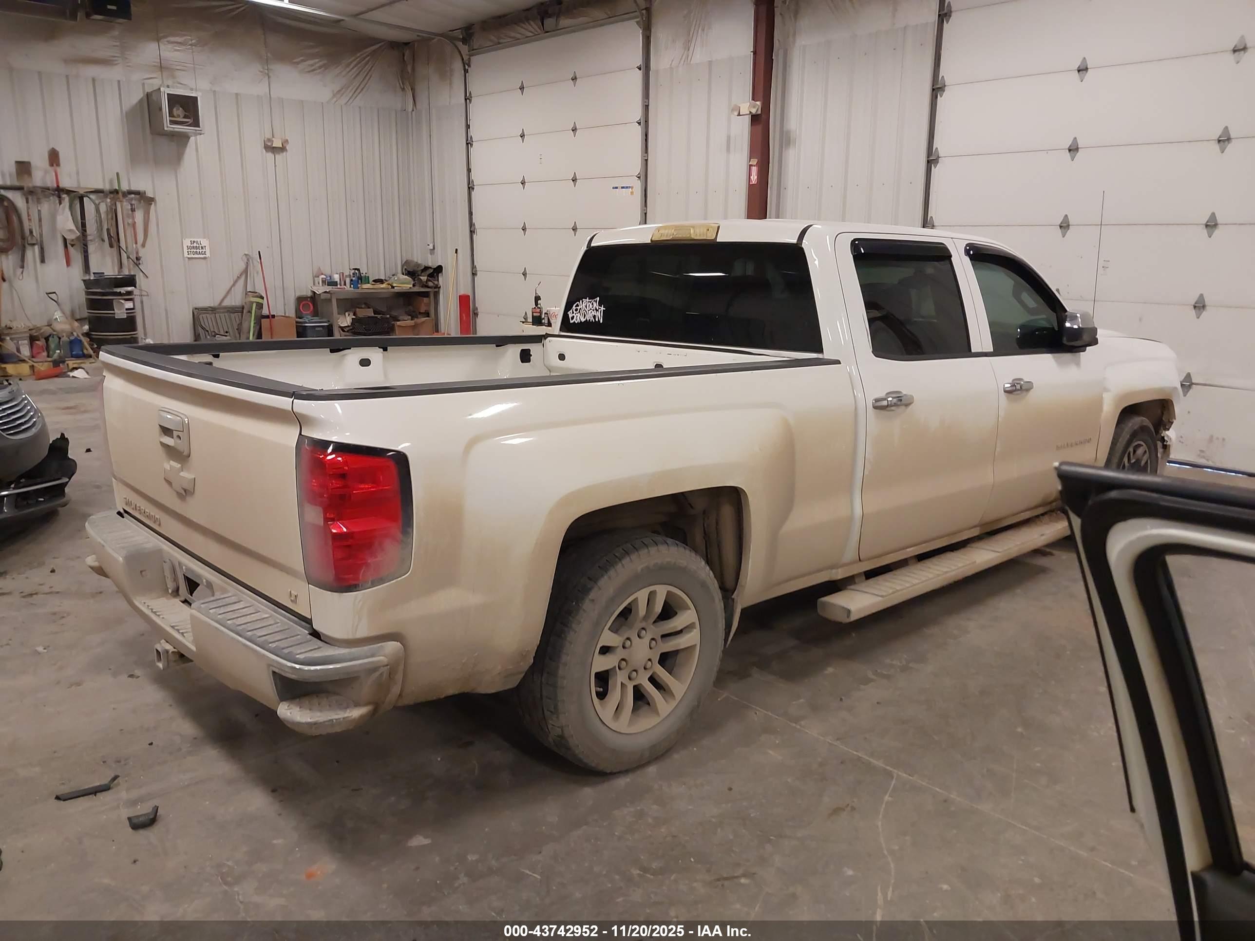 CHEVROLET SILVERADO image 4